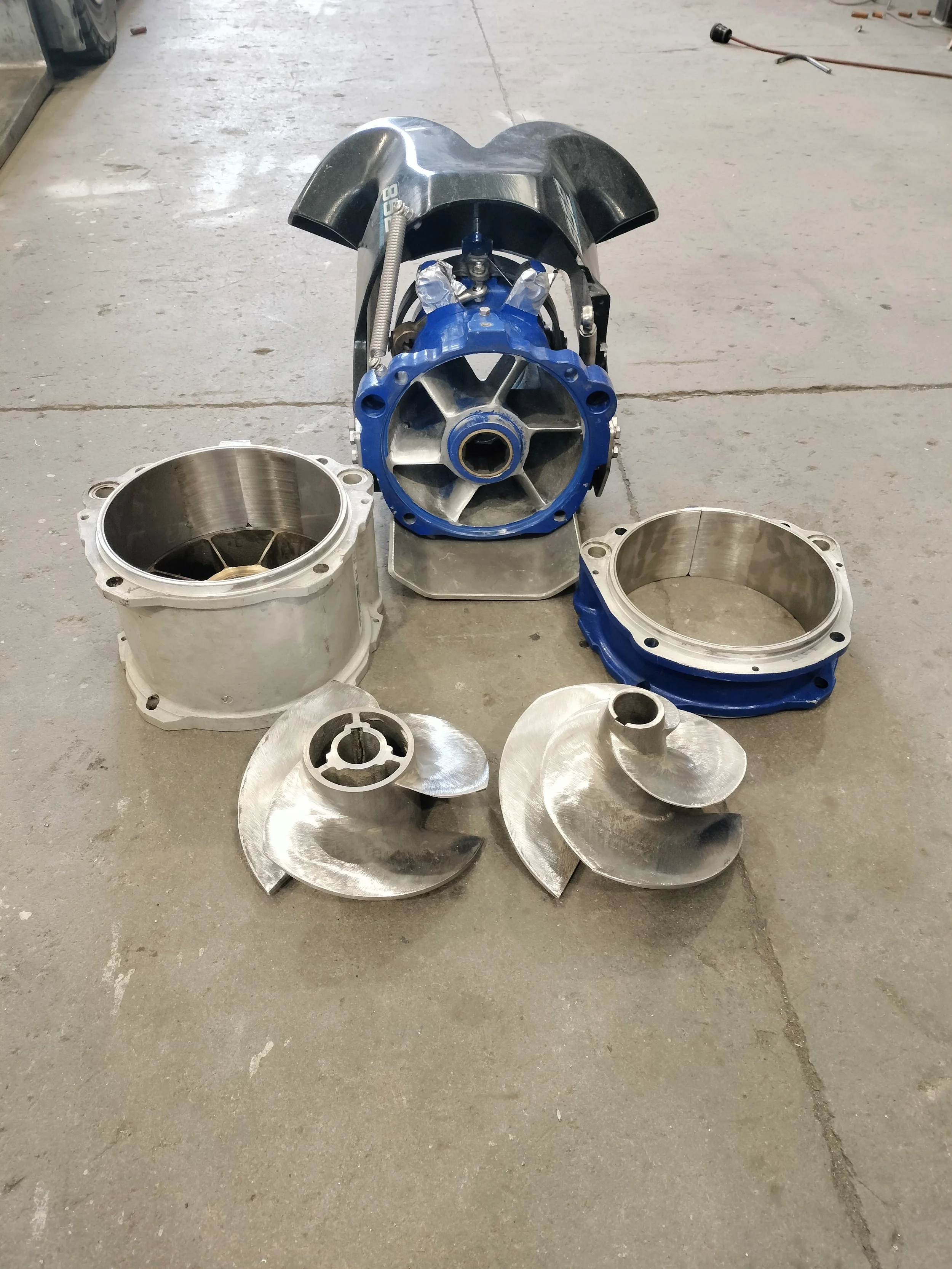 Scott 852 ready to go back together. Rebuilt blades, new wear rings, new cutlass bearings and re-shaped tailpipe vanes.