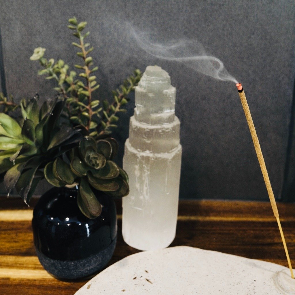 ✨ 3 Eight Lane Rituals You May Not Know About ✨

🪷 Ritual #1 - Clearing Energy

Clearing energy is my way of removing any stagnant or heavy emotional residue from the room so the space feels fresh, calm, and open again. 
Treatments involve close per