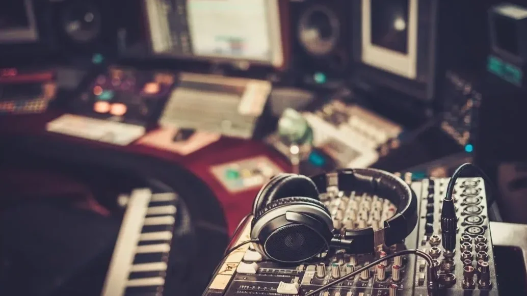 Learn to use classic production gear @ Machinemusik