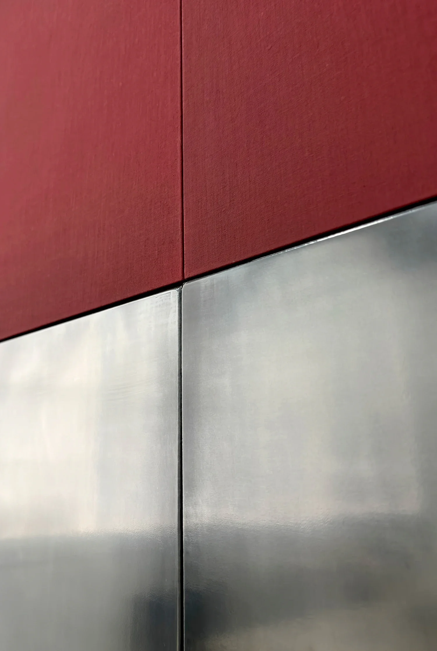 Detail of Matthew Allen, Ochre topped grid, 2023 © the artist, photo: courtesy of the artist