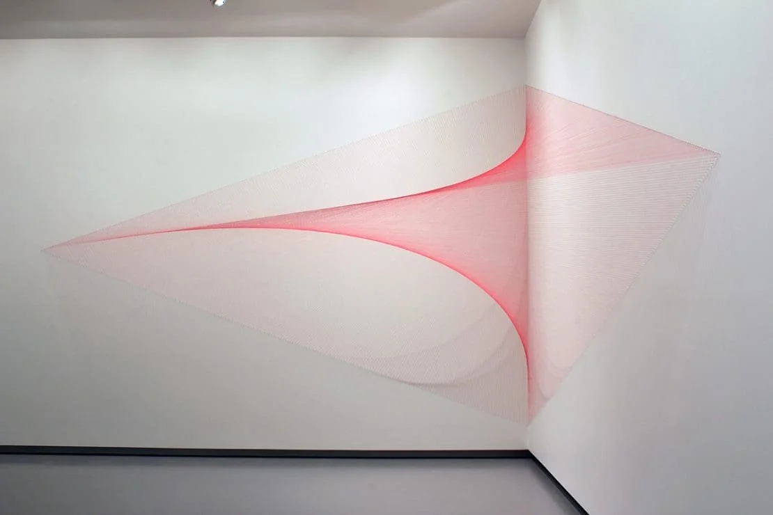 Sandra Selig, heart of the air you can hear, 2011, spun polyester sewing thread, nails, paint. Monash University Museum of Art, 3m x 4m x 5.7m. Collection: National Gallery of
Victoria. Photography by Sandra Selig.