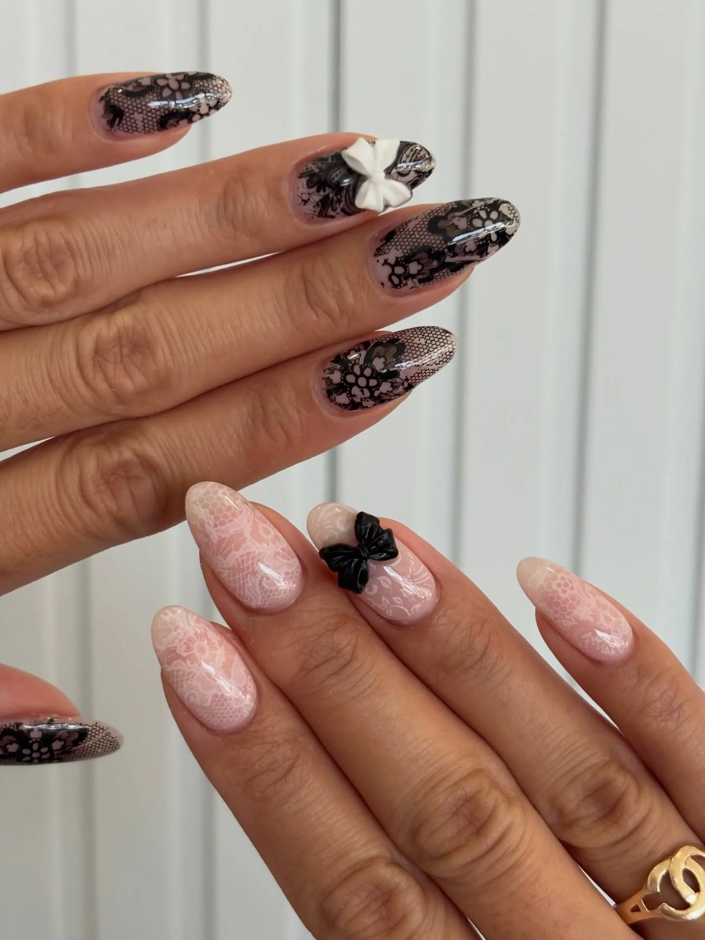 Bow&rsquo;d up🎀 DM us or click the link in our bio to book! 

#polishednailsmn #mnnailtech #lacenails #bownails #coquettenails