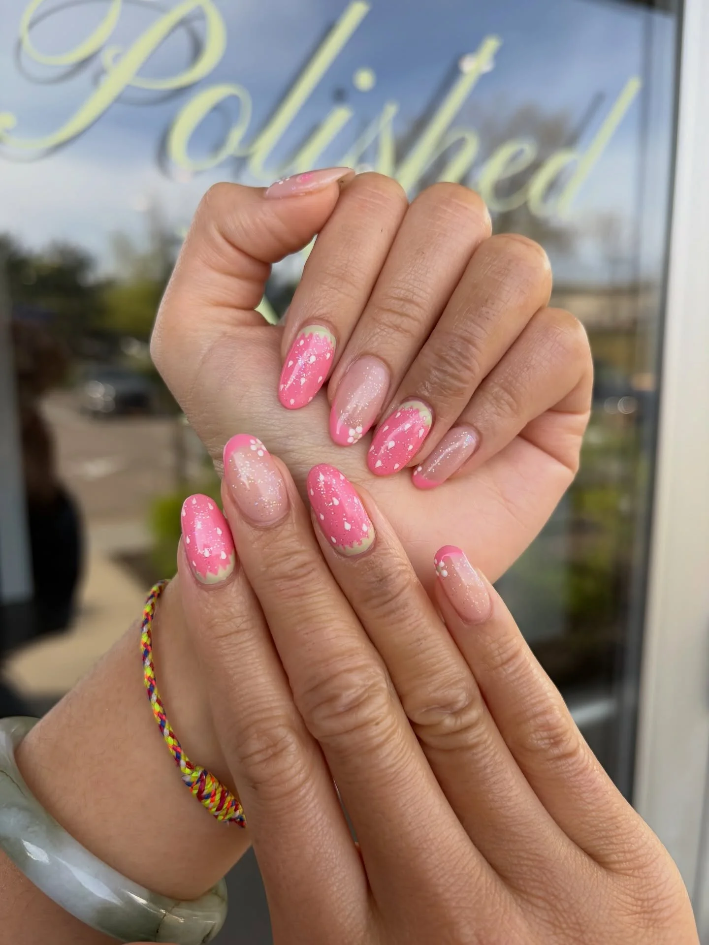 🍓🌸 DM or link in bio to book! 

#polishednailsmn #springnails #strawberrynails #springnailinspo #mnnailtech