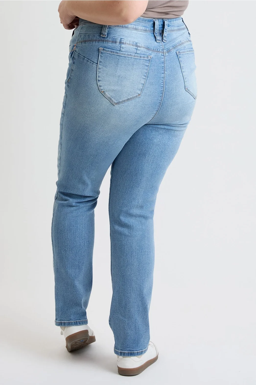 plus size jeans4.webp