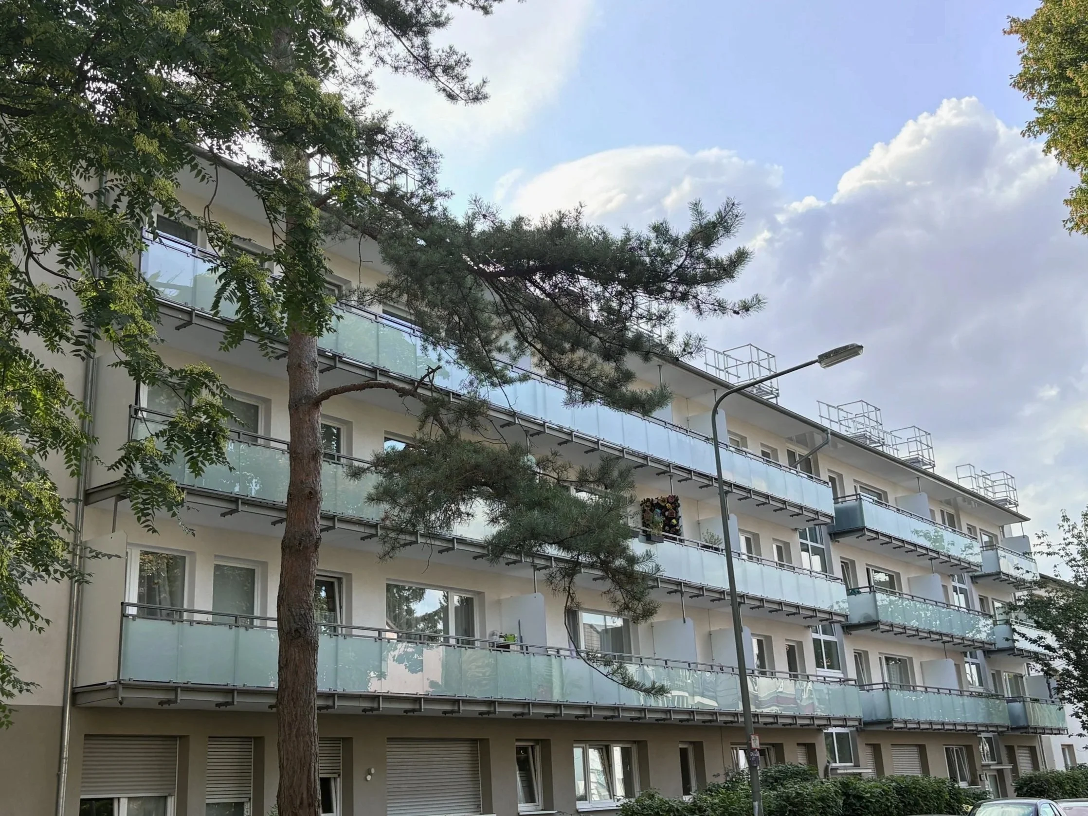 SANIERUNG MEHRFAMILIENHAUS