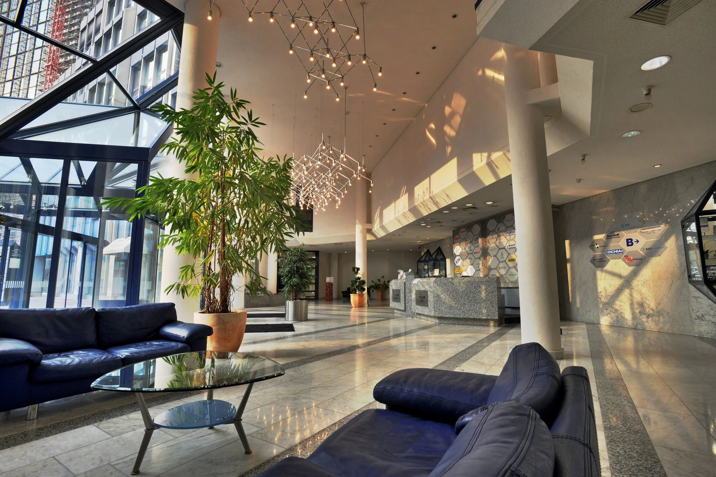 Foyer 1 retuschiert.jpg