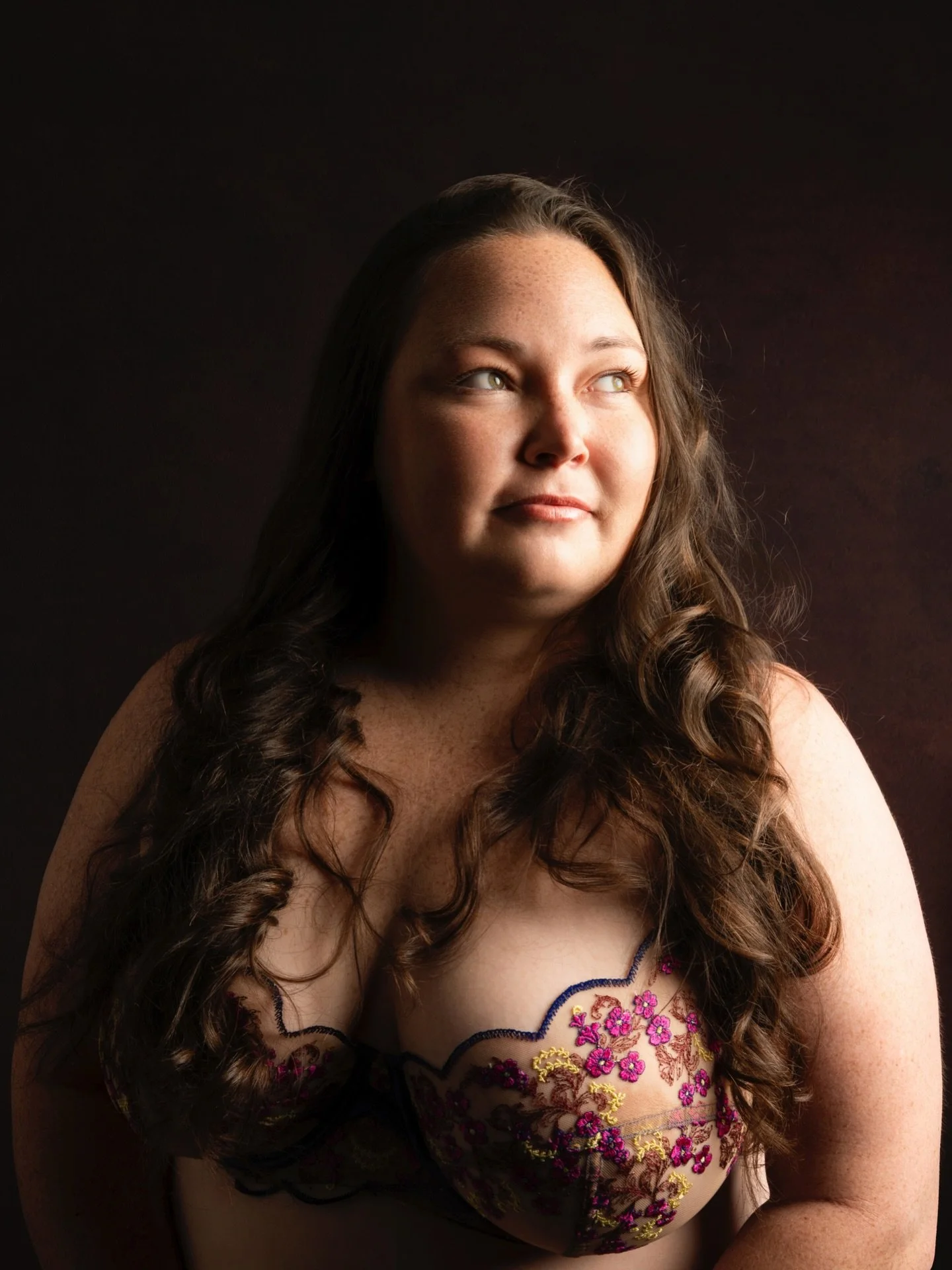 Letting the lighting finish the sentence 💋 #boudoir #boudiorphotography #photoshoot #studio #empowerment #female