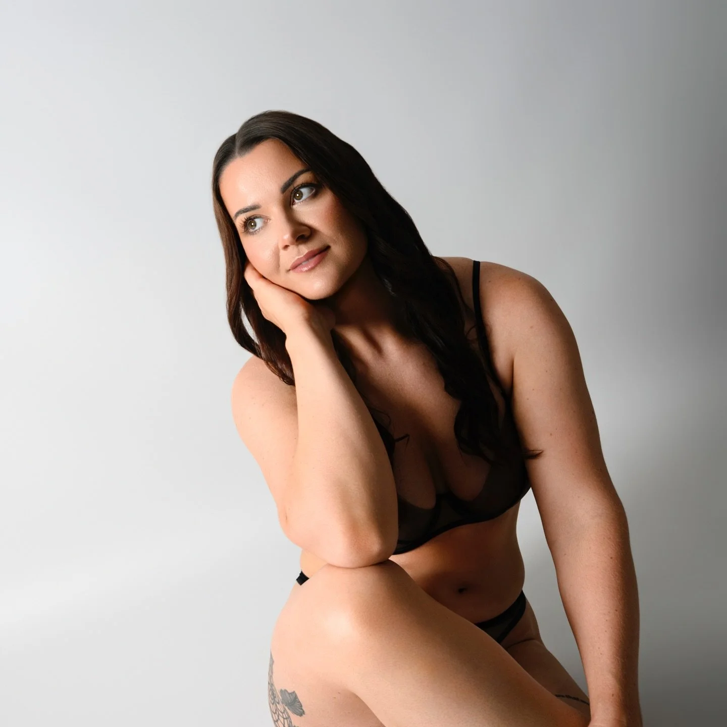 Every session is a love letter to the woman you already are 🤍 #boudiorphotography #boudoir #empoweringwomen #photoshoot #studiophotoshoot