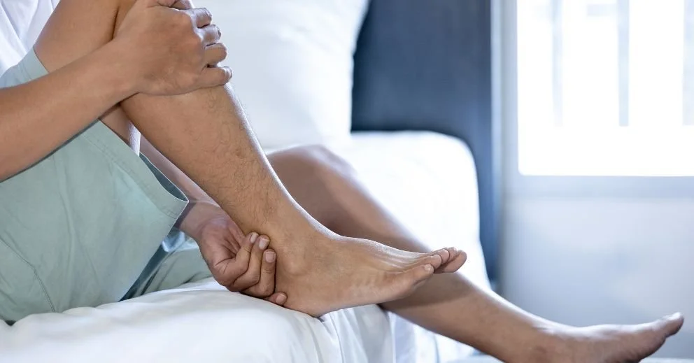 Shin Splints vs Stress Fractures: Know the Signs