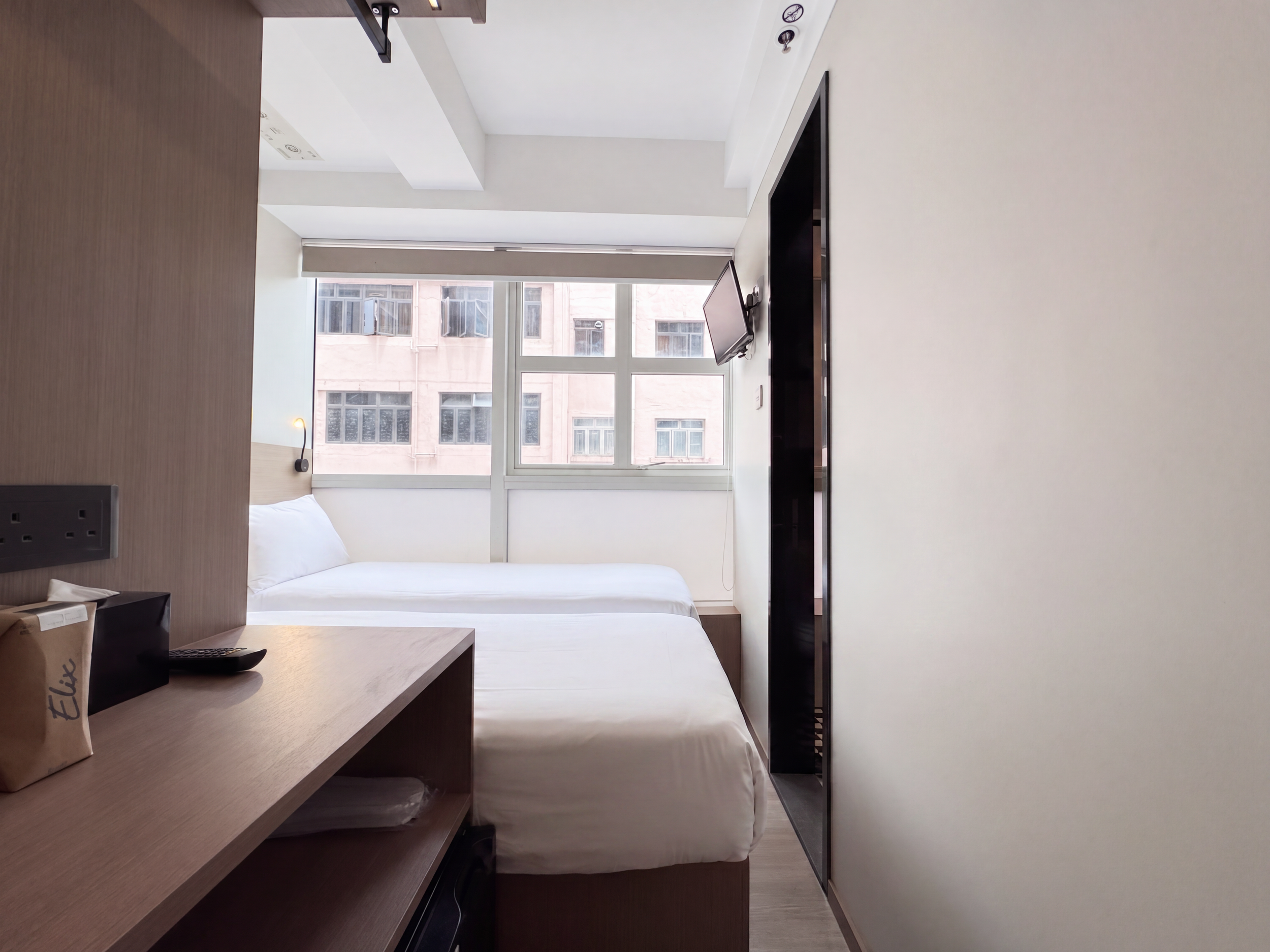 342_new_room_retouched_7.png