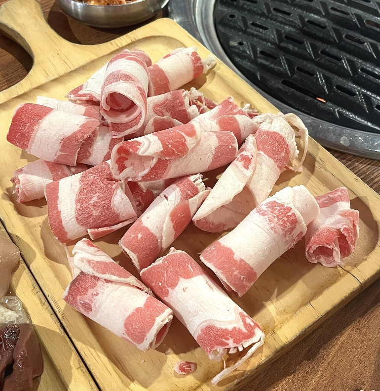 What Is Woosamgyeop? A Simple Guide to Korea’s Thin-Sliced Beef Belly