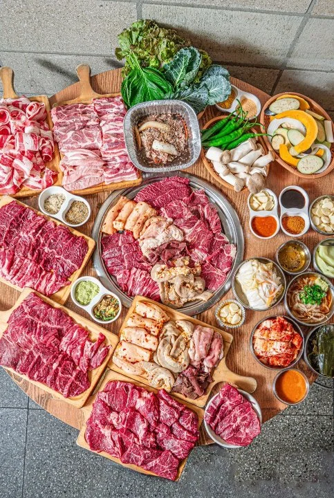 Visiting Seoul in April 2026: Weather, Cherry Blossoms &amp; Where to Eat in Myeongdong