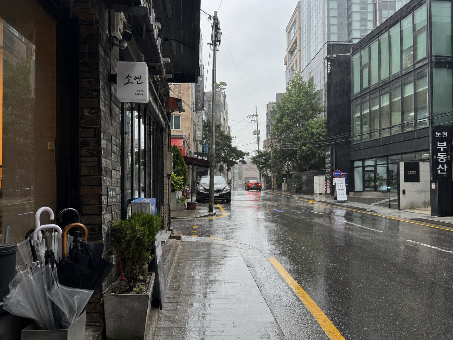 Rainy Day Seoul Myeongdong Korean BBQ Mongvely