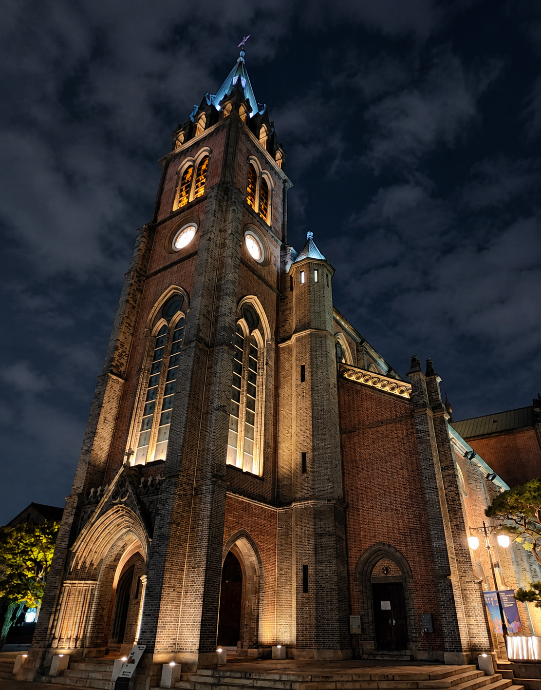 Myeongdong Cathedral Korean BBQ Mongvely