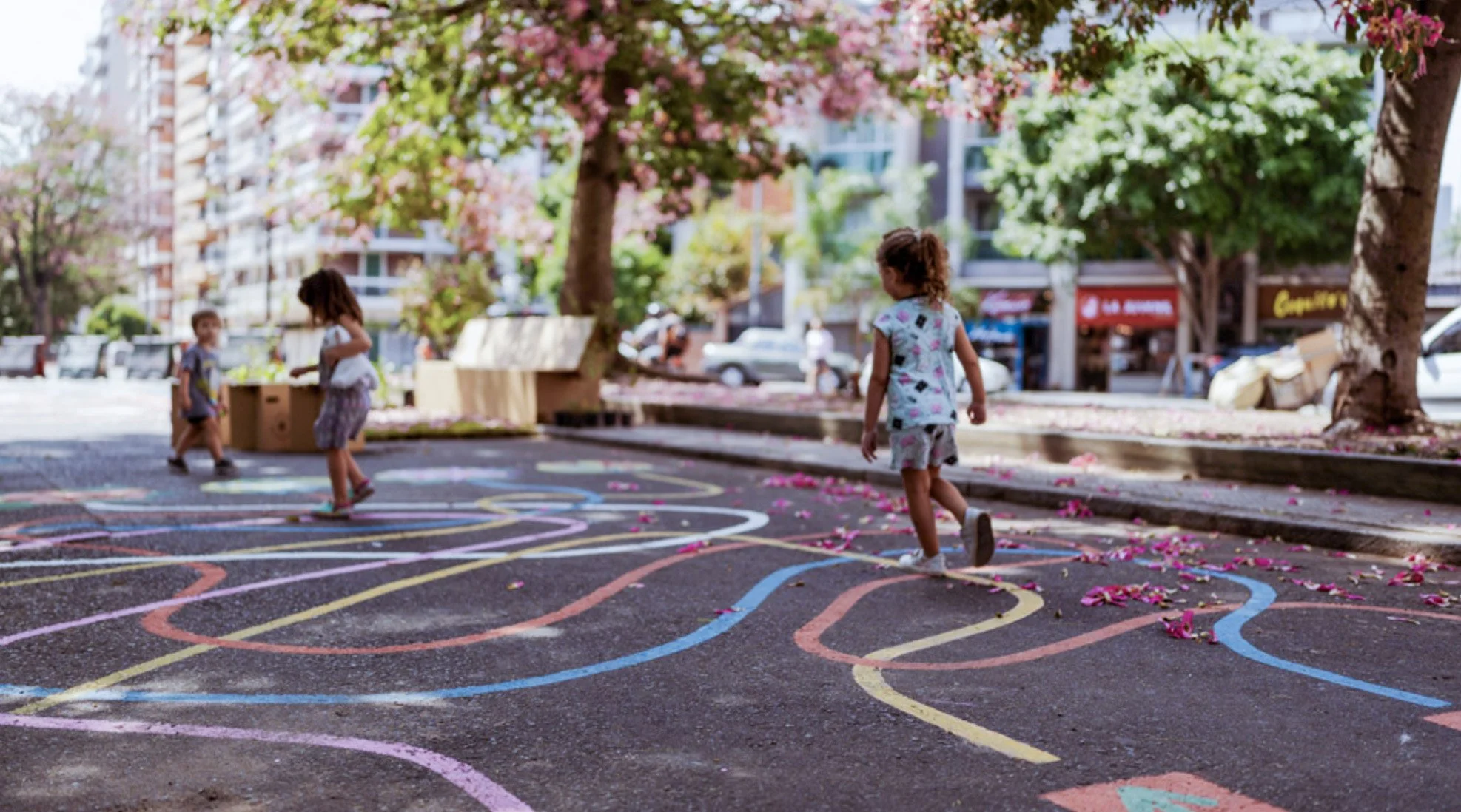 Thinking a public space as an ecosystem for people and nature.