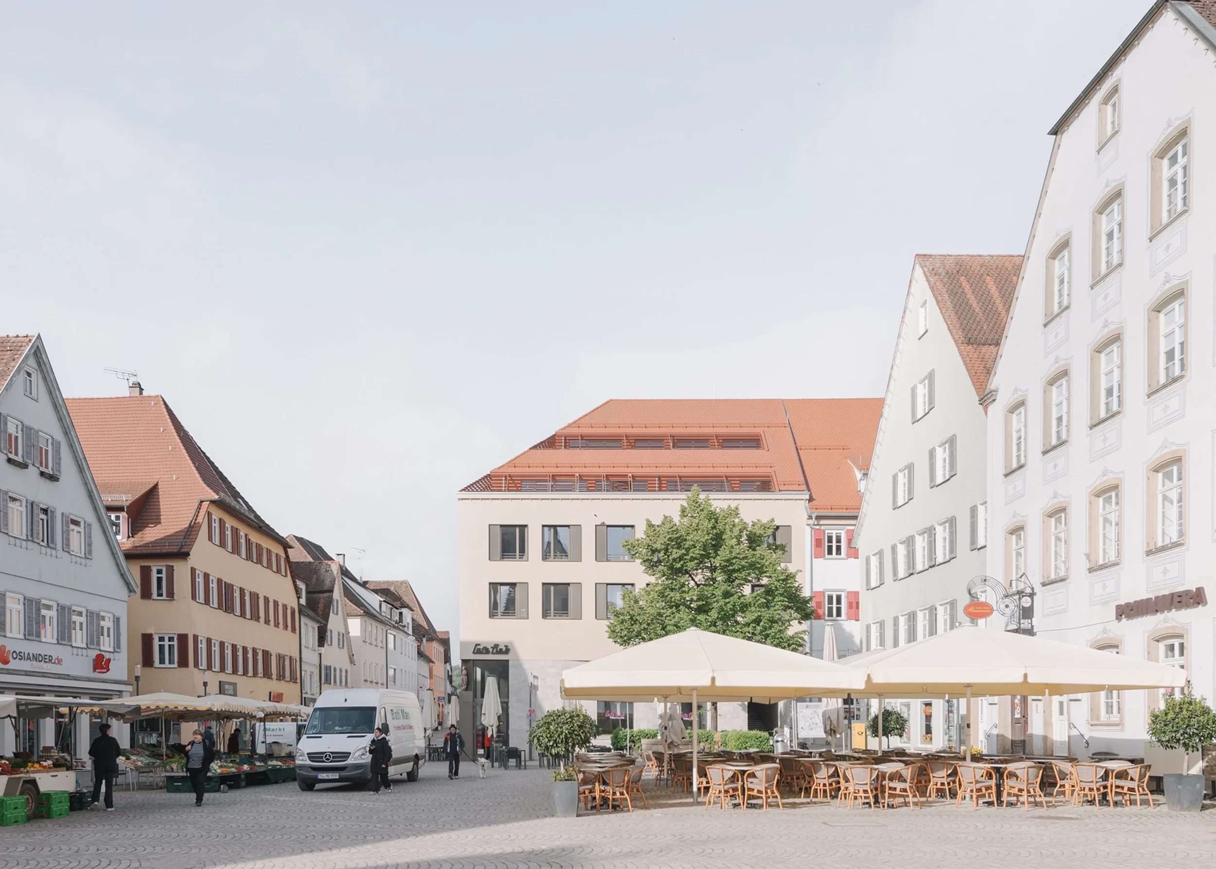Ansicht vom Marktplatz mit Ladenzone im Erdgeschoss