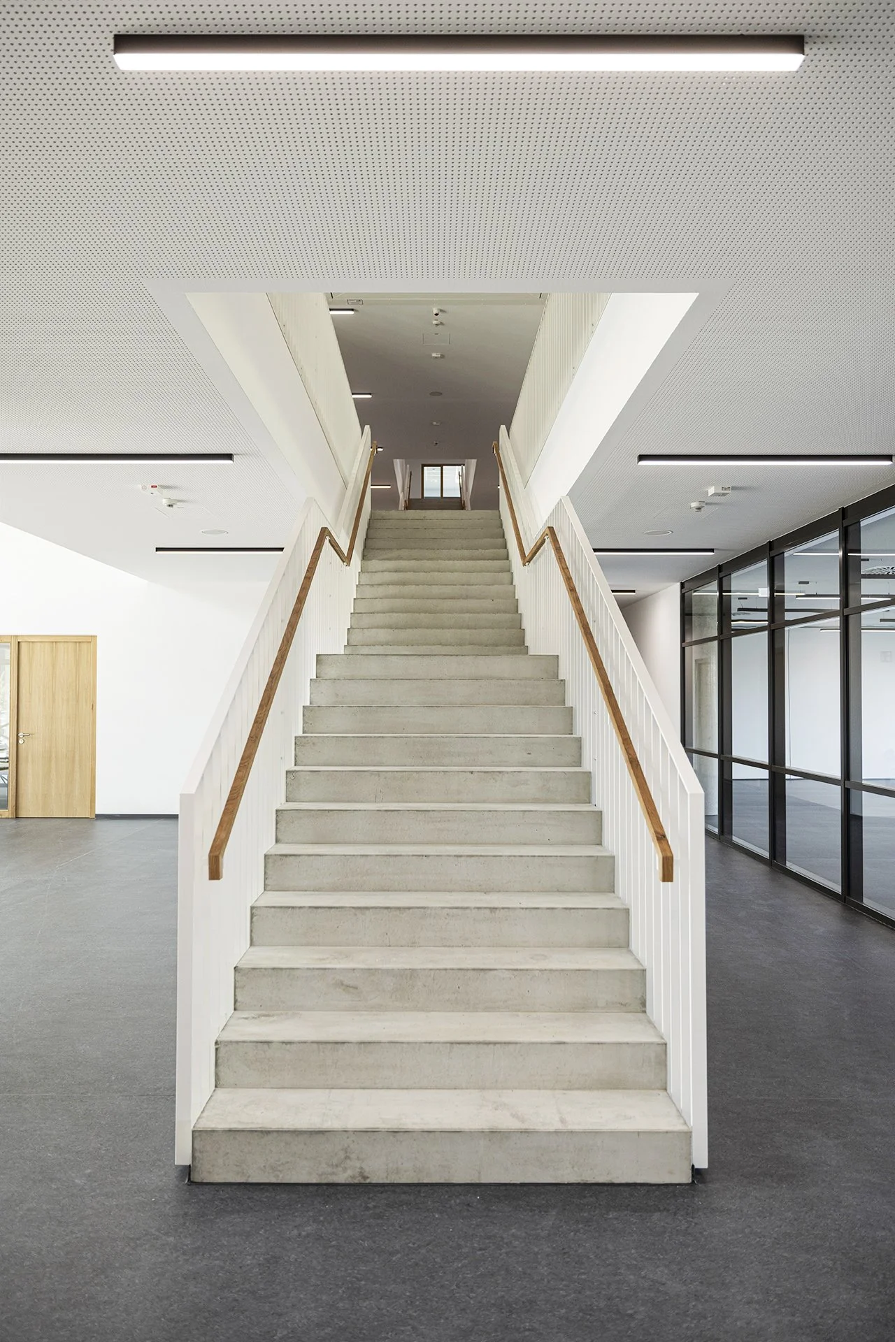121_Architekten_Danner_Mukarker_LB26_Bildungszentrum_Grundschule_Flugfeld_2.jpg