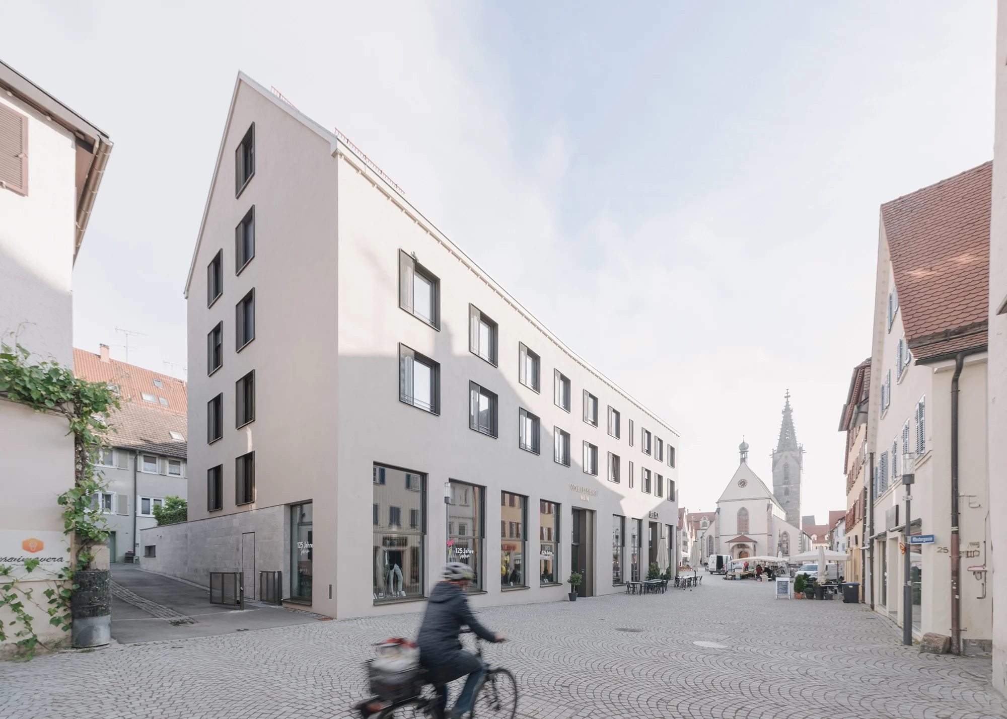 121_Architekten_Danner_Mukarker_K18_Wohnhaus_Geschaeftshaus_Koenigstr_18_02.webp