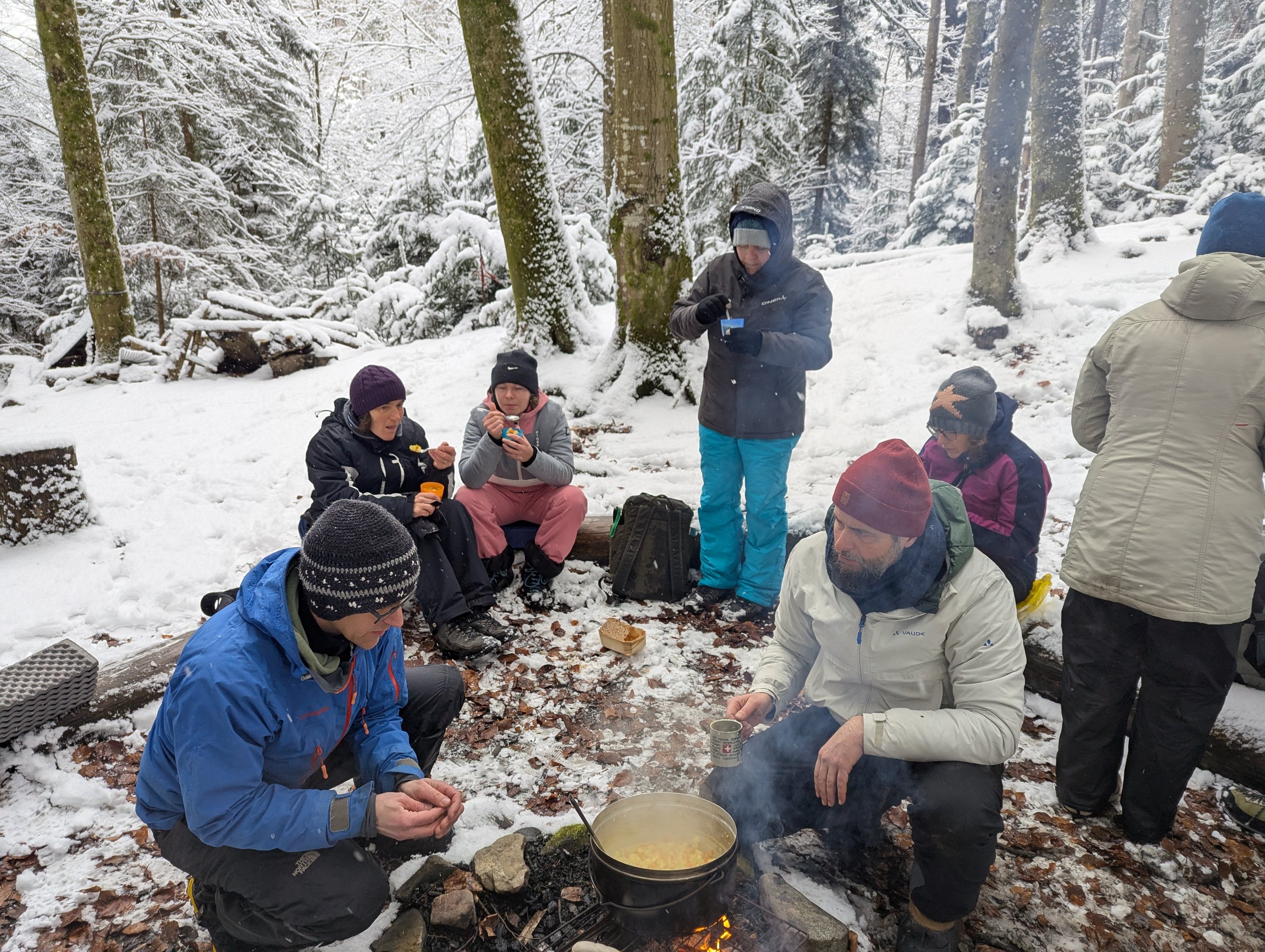 Ausklang am Feuer bei WaldGwunder Winter - ein Angebot der reformierten und katholischen Cityseelsorge St.Gallen