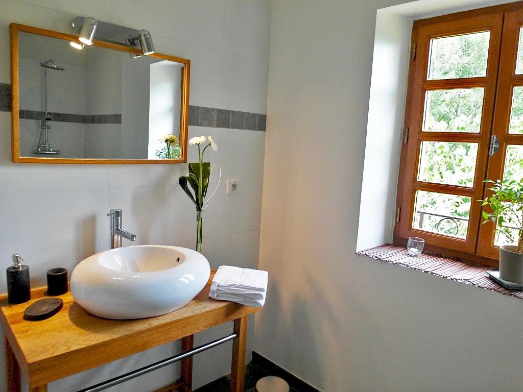 Stylish Bathroom with Modern Design – Domaine de Monteils