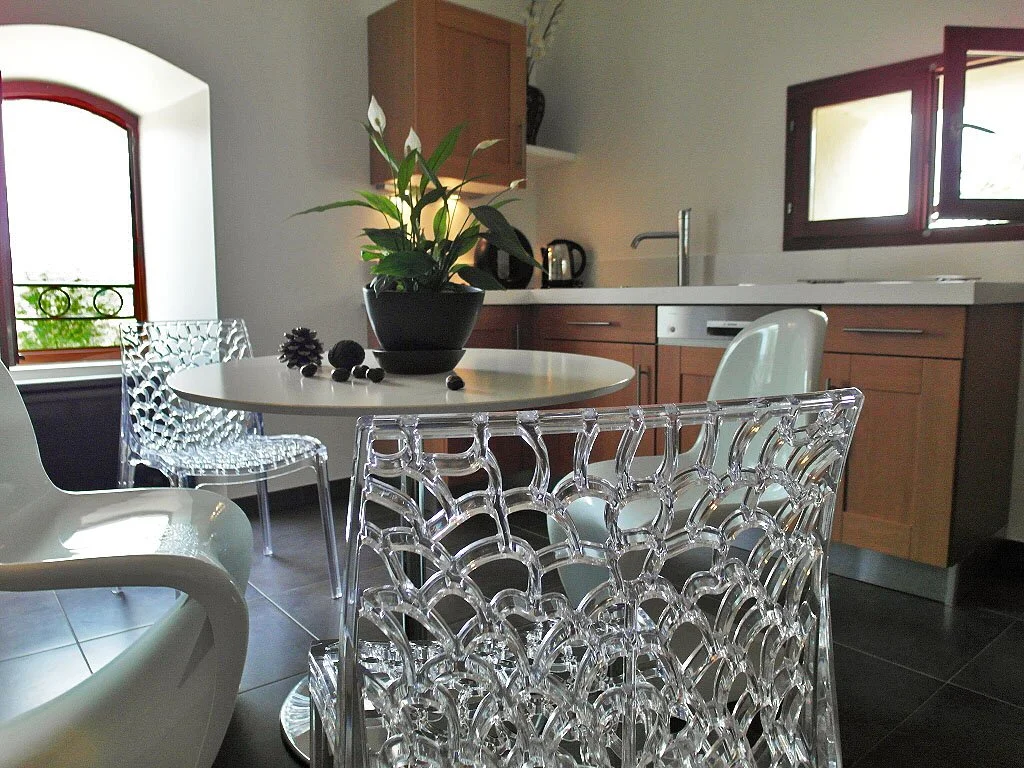 Designer Kitchen &amp; Cozy Dining – Adults-Only Retreat