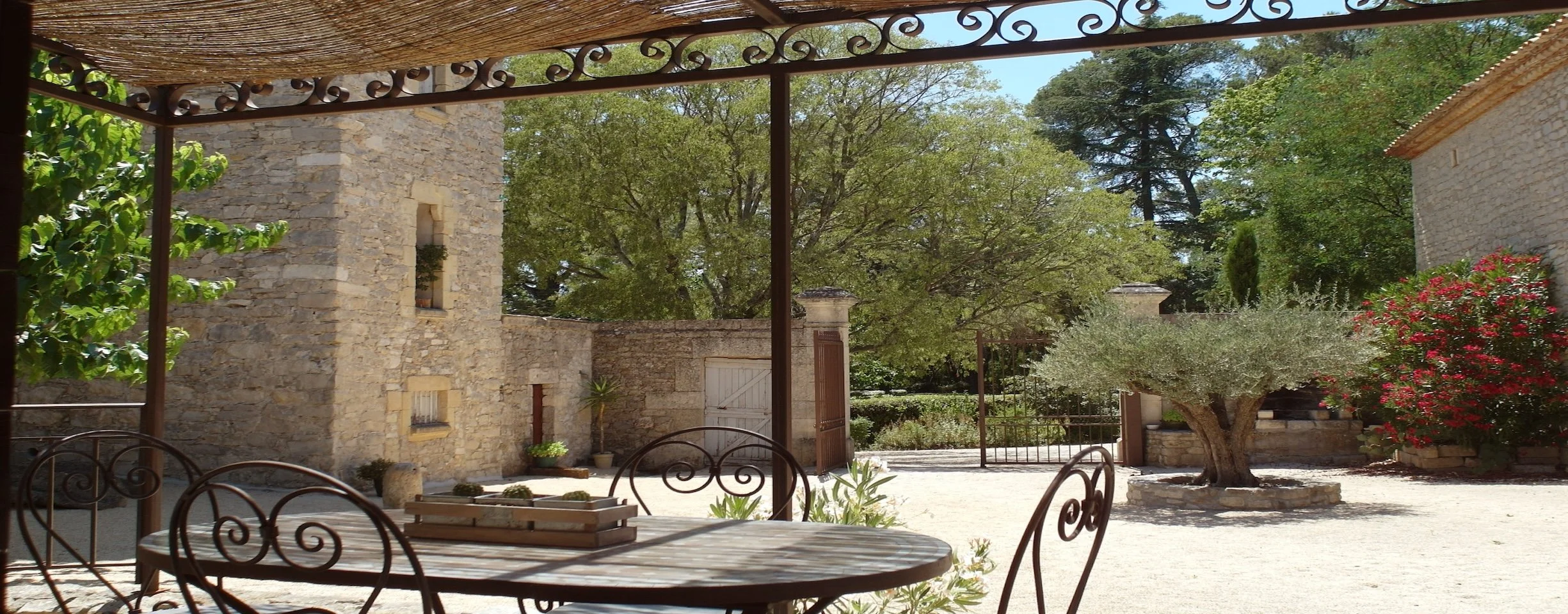 Holiday rental with shaded terrace near Montpellier and the Camargue