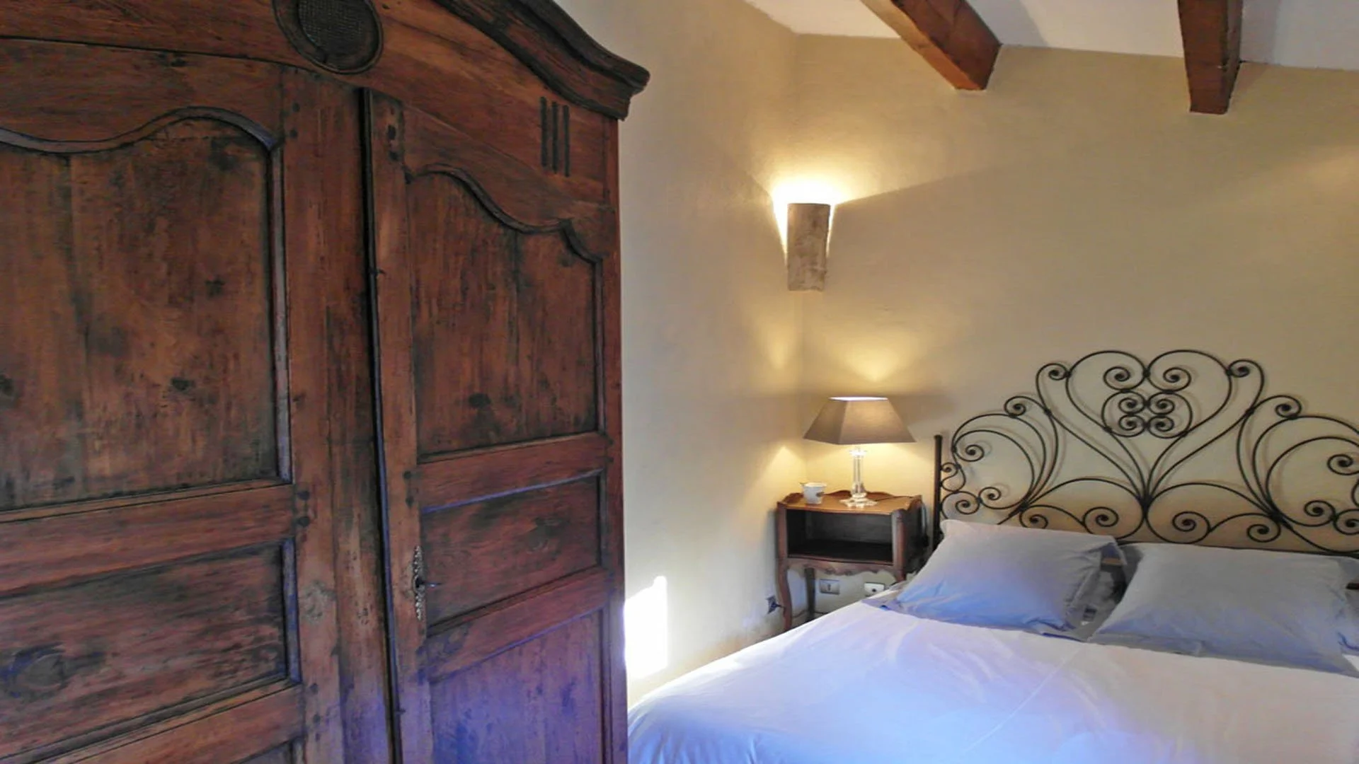 Romantic stone cottage with charming bedroom – Domaine de Monteils, Occitanie