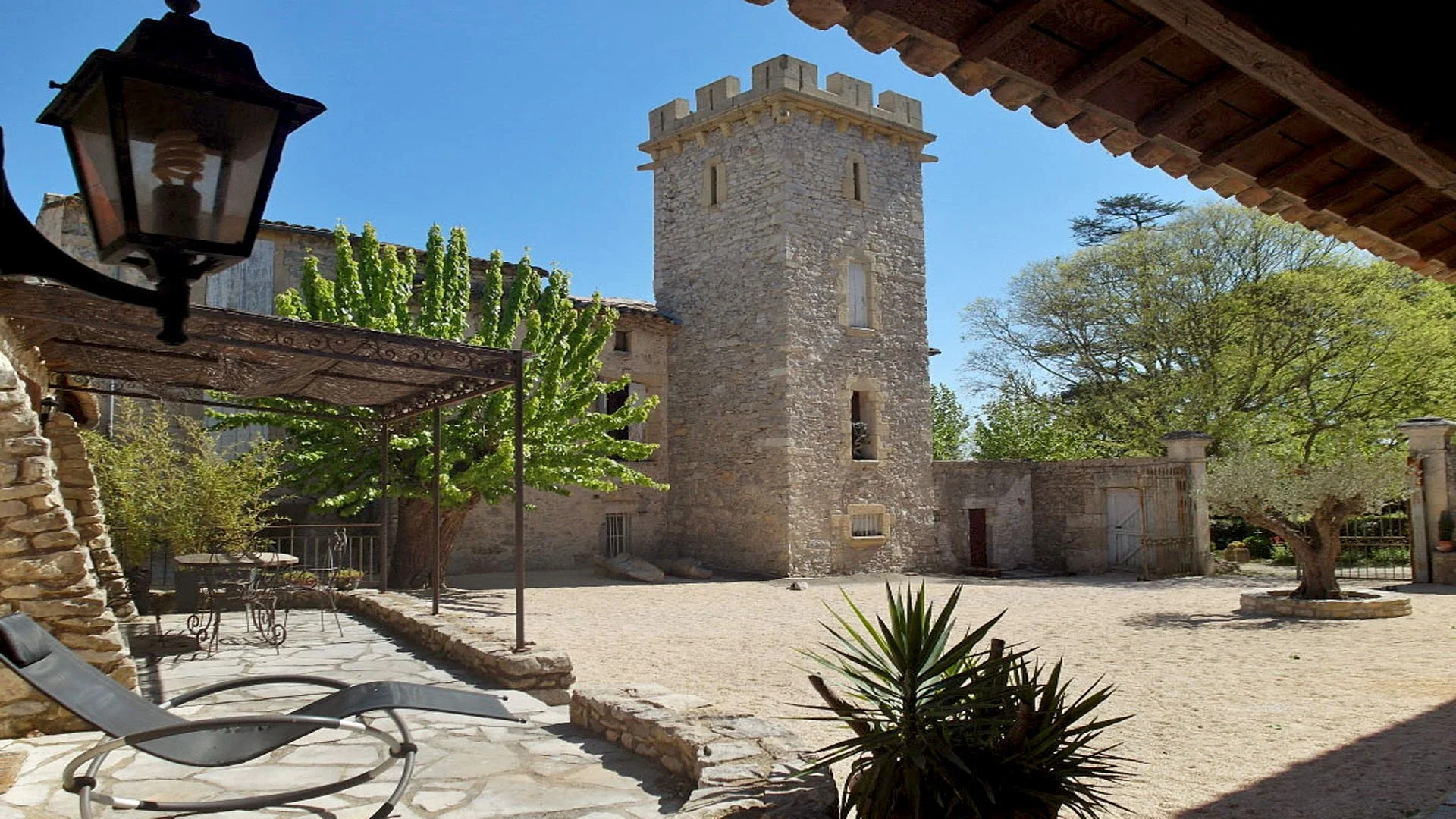 Luxury accommodation in a château estate with swimming pool