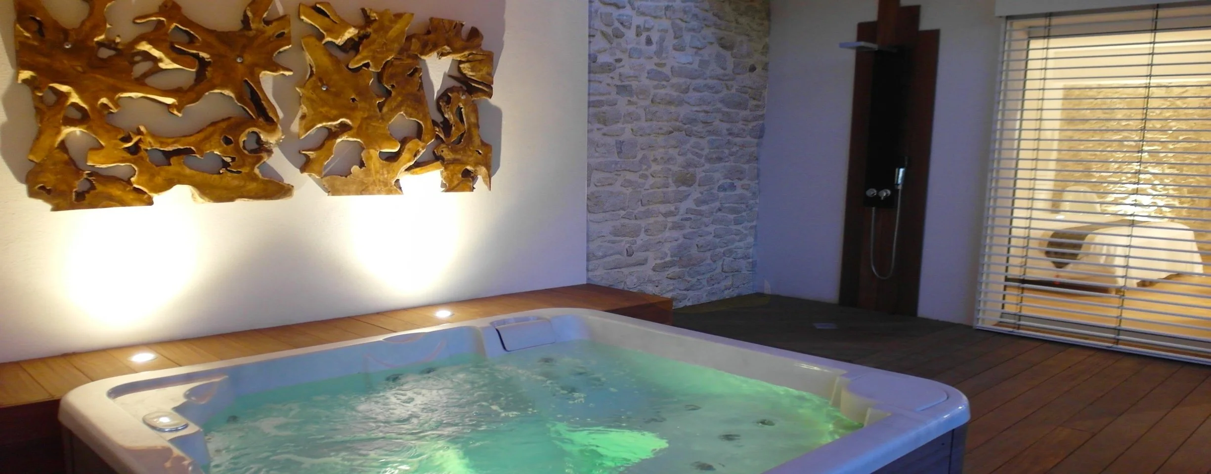 Holiday villa with private jacuzzi and pool in the Gard