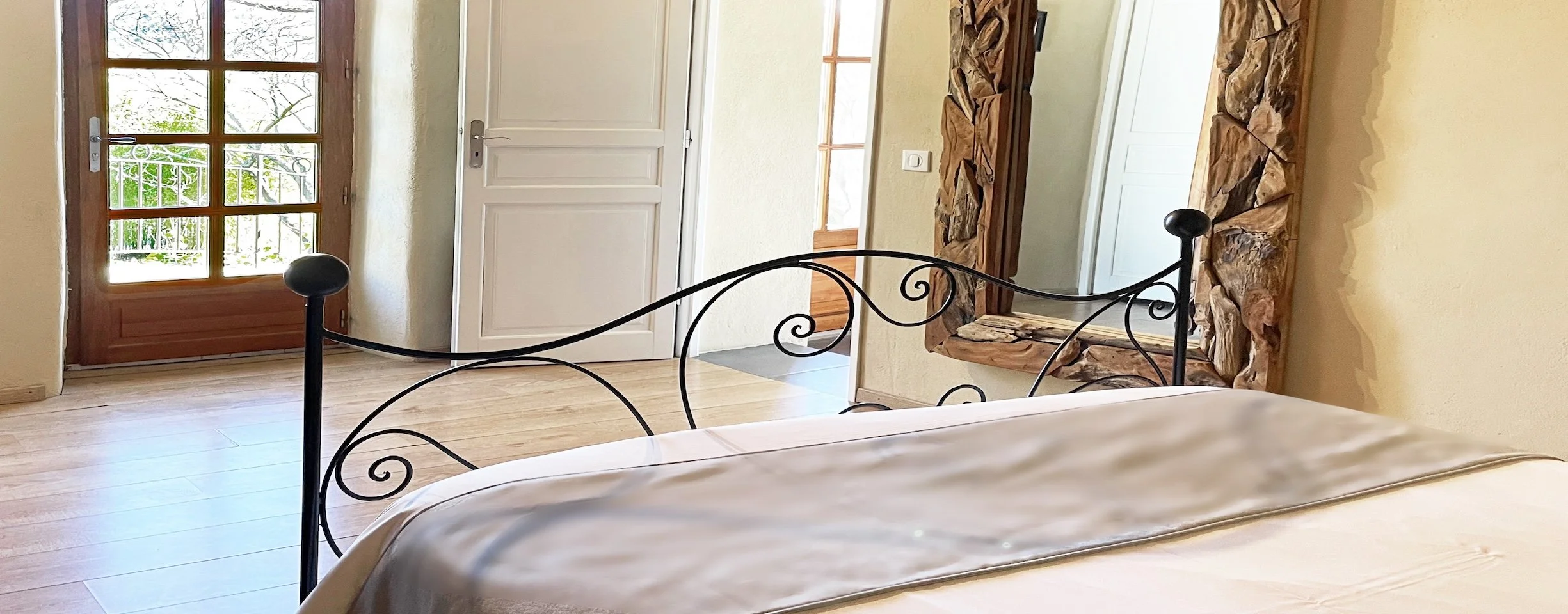 Elegant bedroom with terrace access at Pavillon Timéo