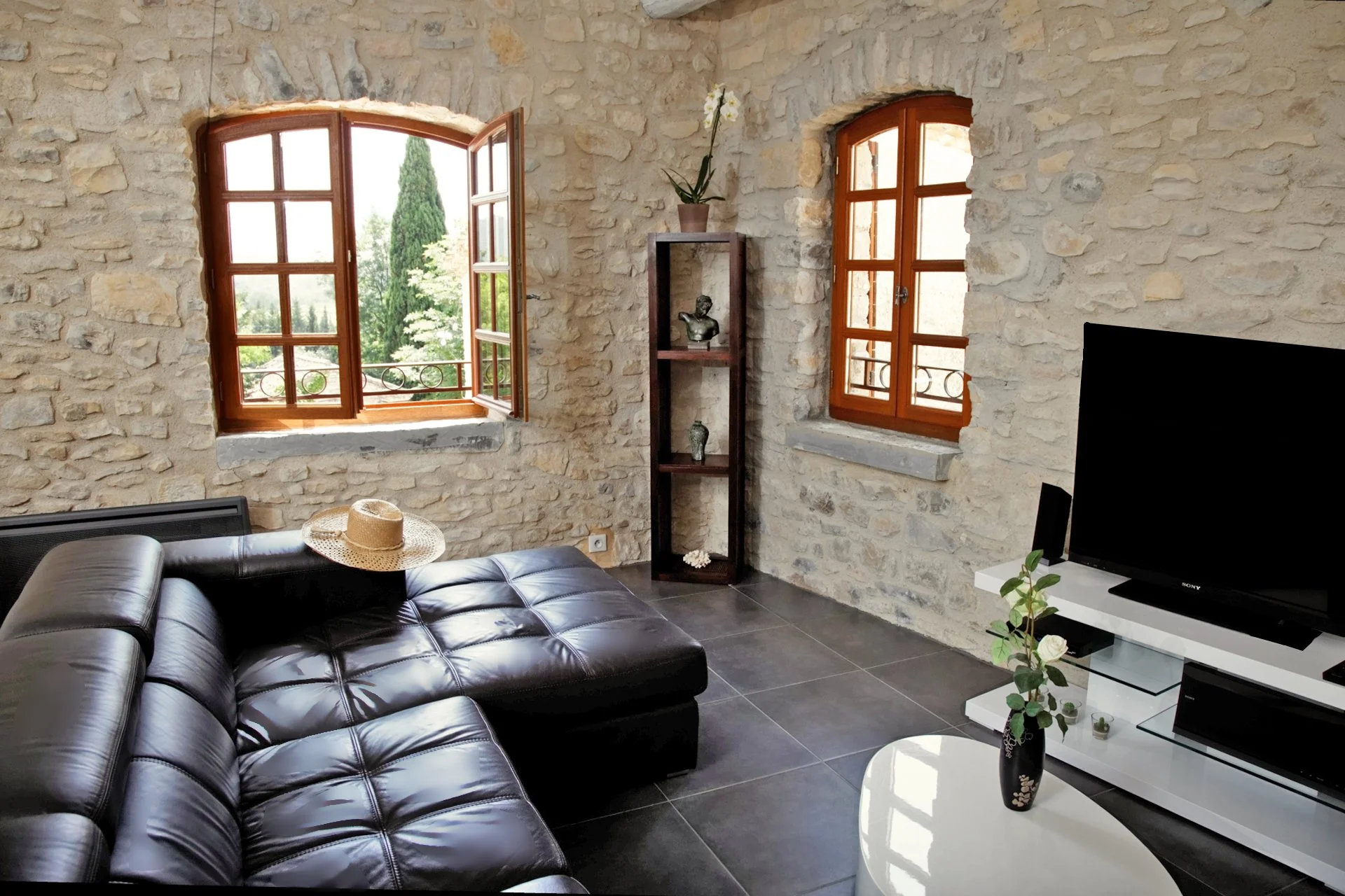 Holiday rental with design interiors near Avignon and Languedoc
