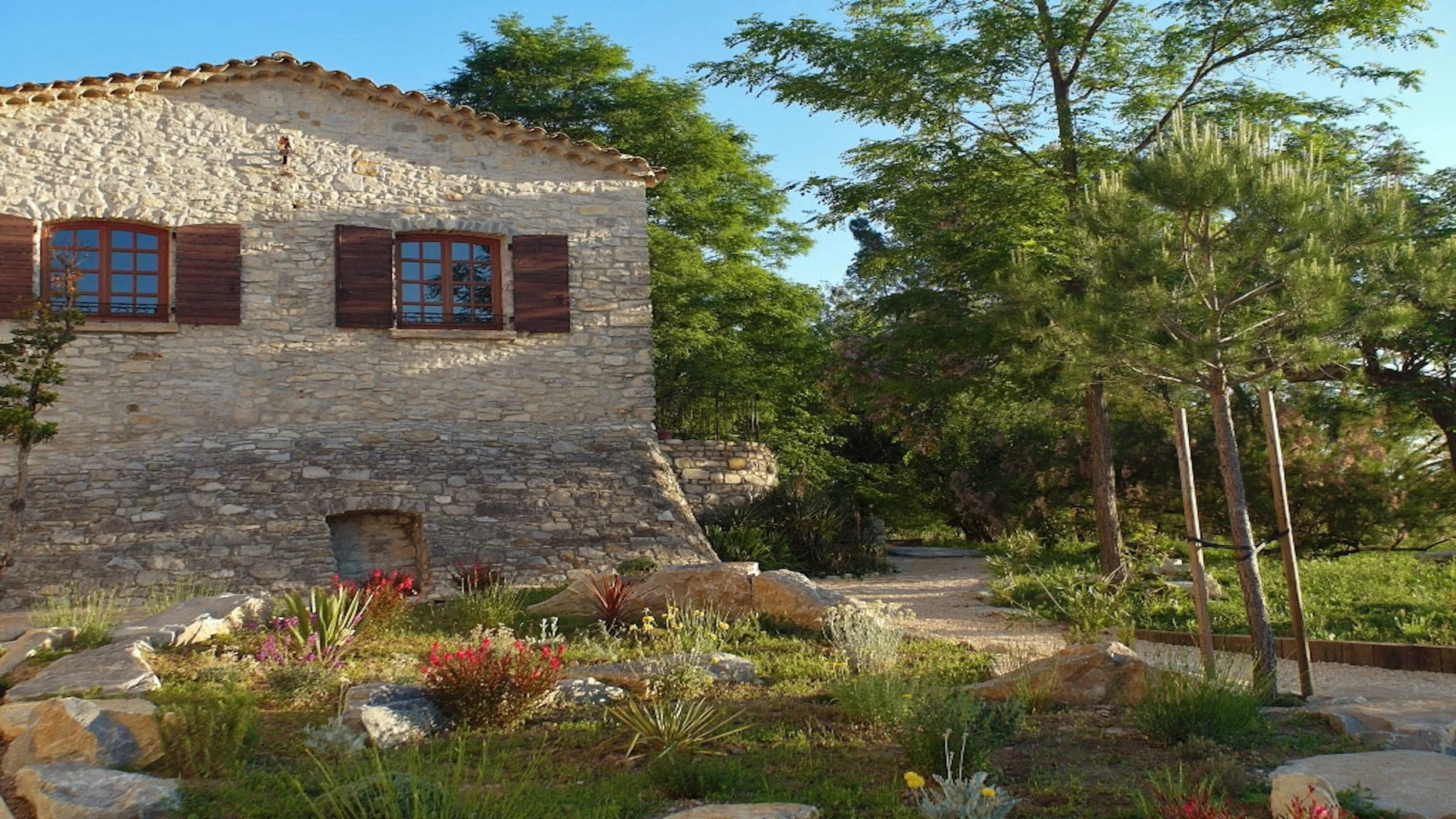 Holiday home with private garden for two near the Camargue