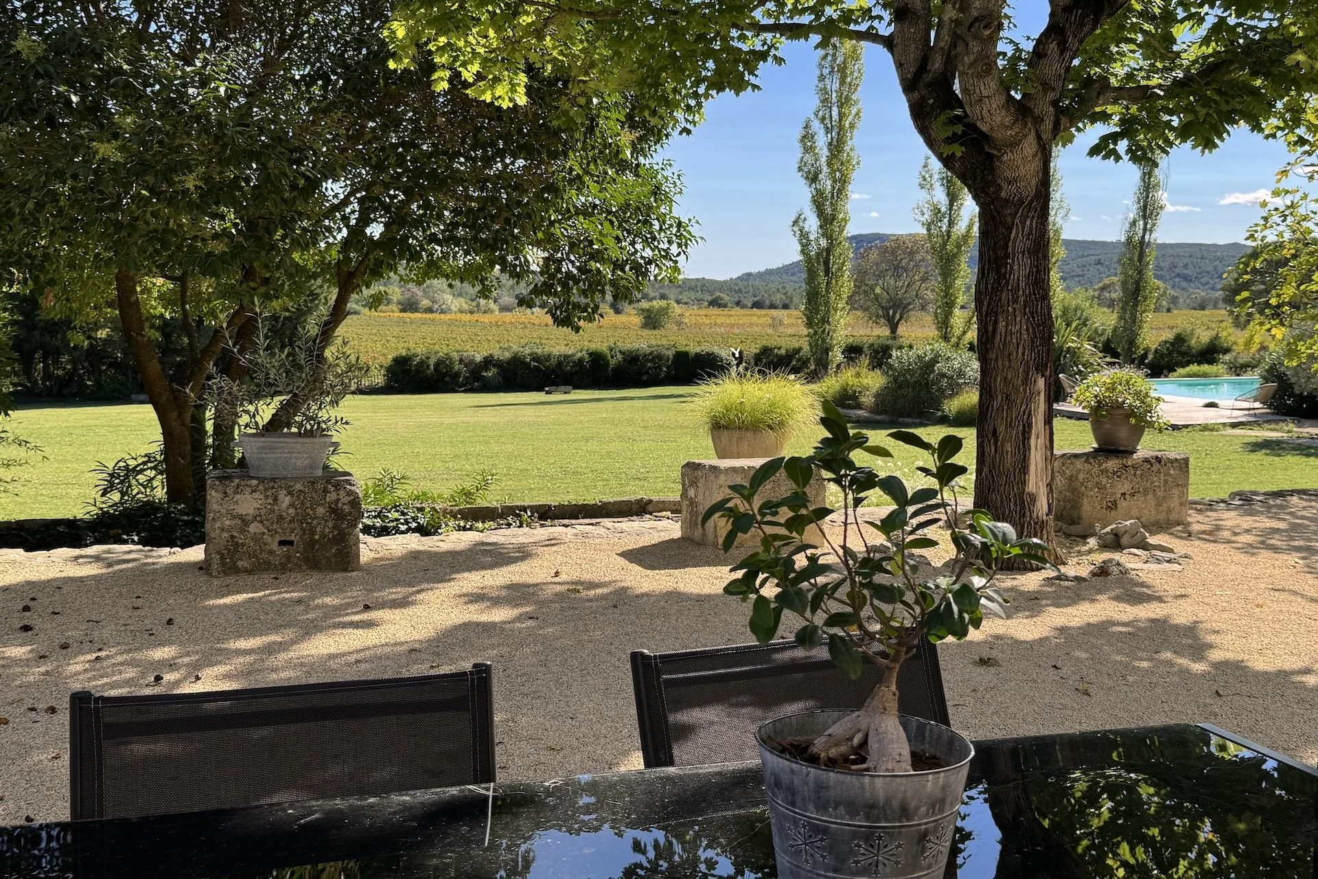  Luxury rental with private terrace, pool access and romantic setting near Uzès