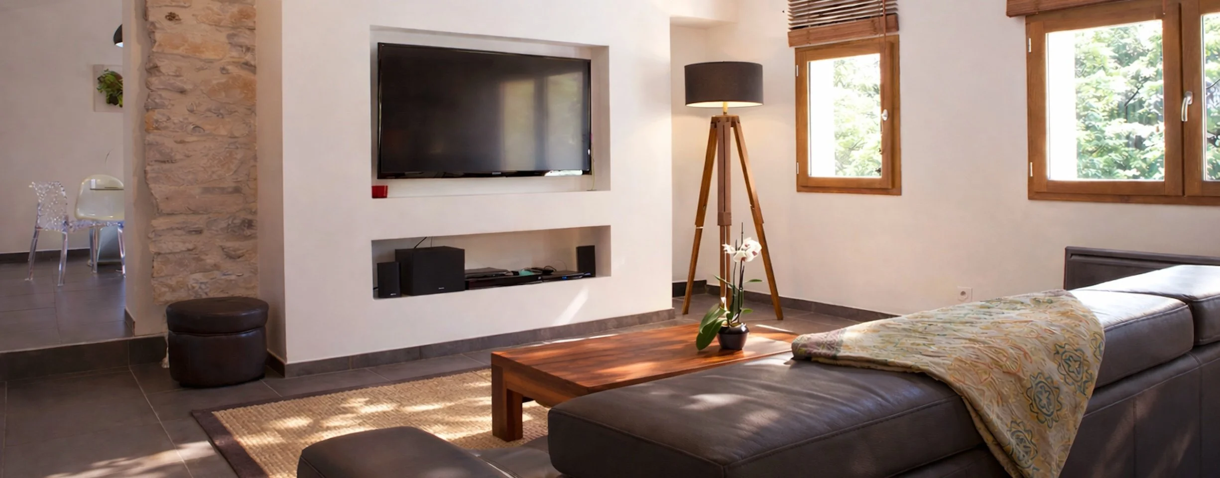 Loft with Home Cinema and Large Screen TV | Domaine de Monteils