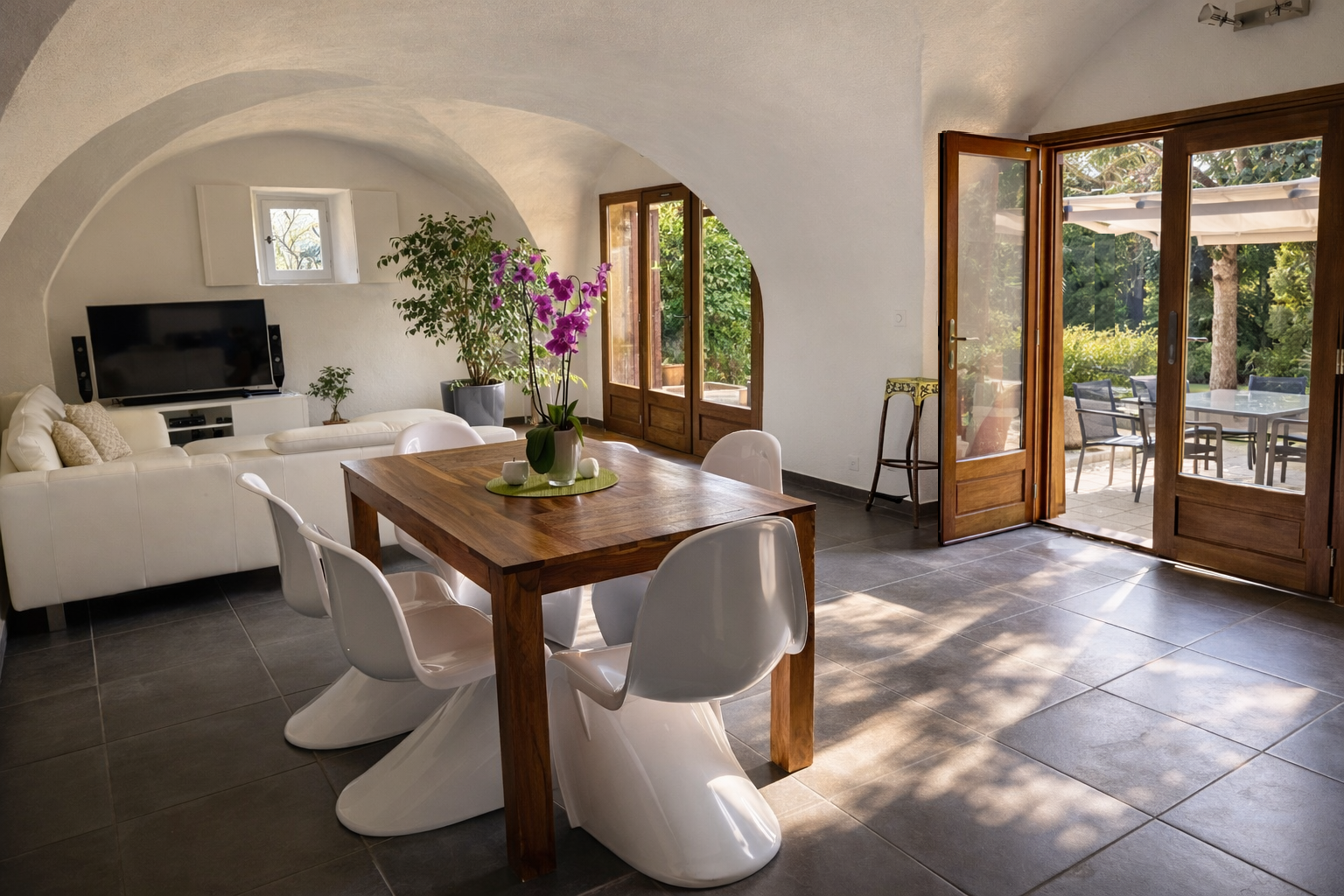Bright Loft Living Space for Couples | Domaine de Monteils