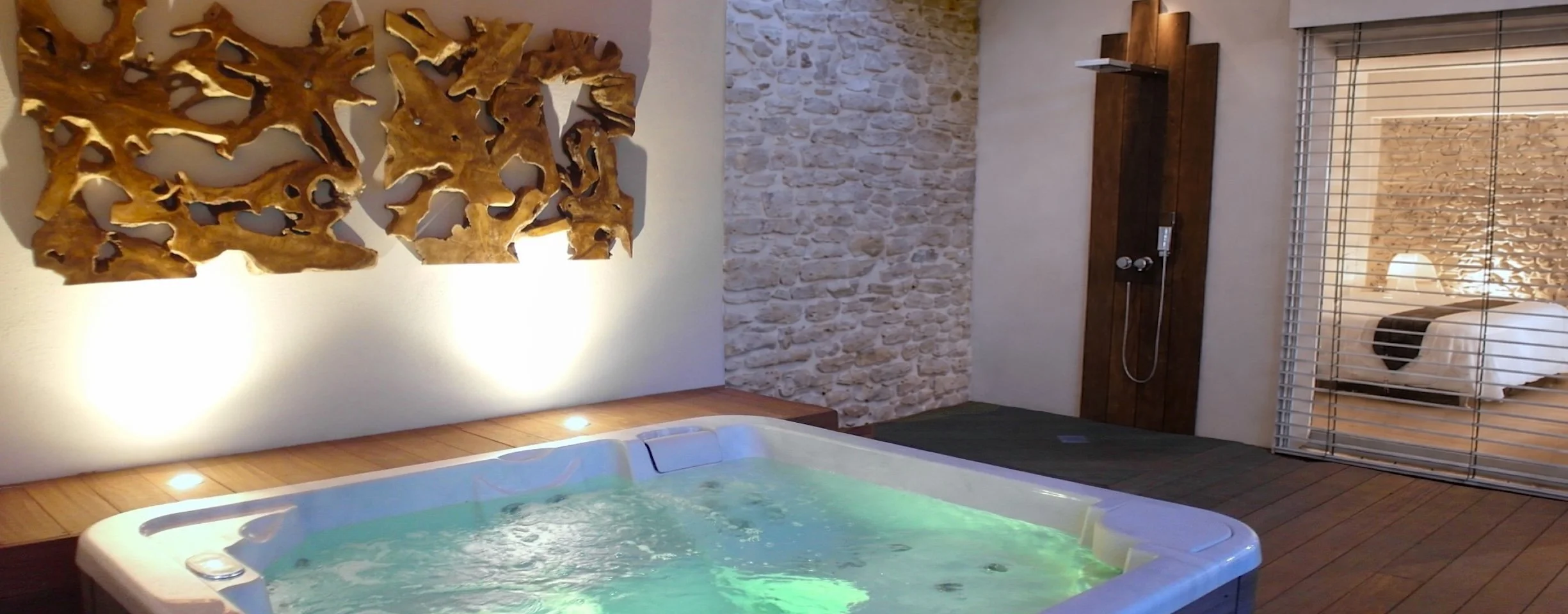 Holiday villa with private jacuzzi and pool in the Gard
