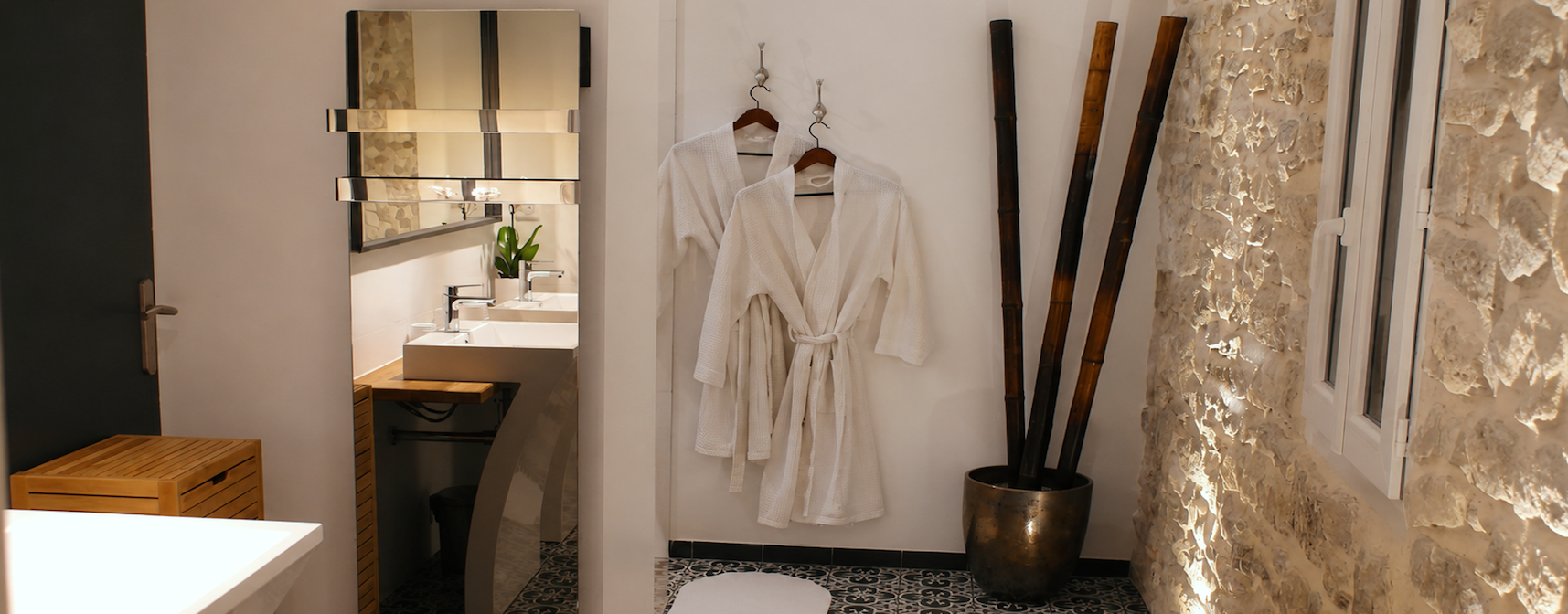Luxury villa with designer bathroom near Sommières, South of France