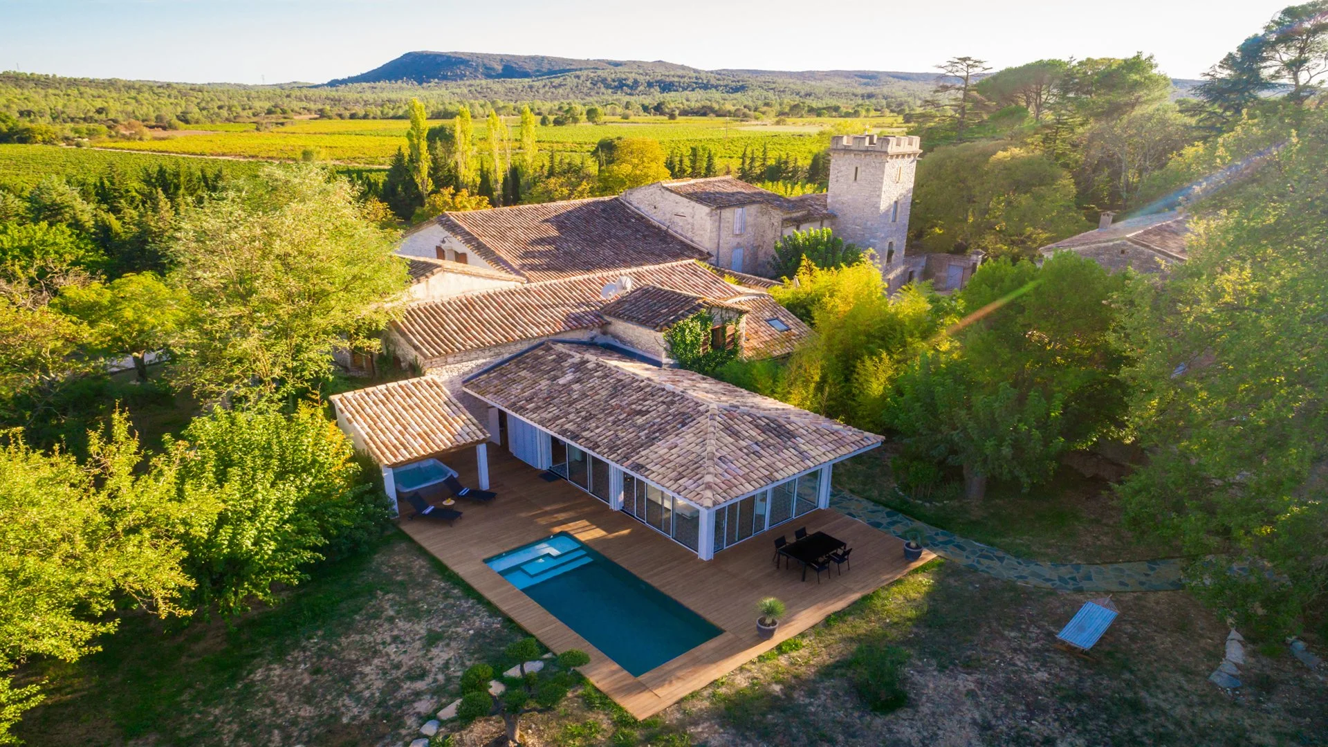 Holiday villa with pool and castle views in Languedoc