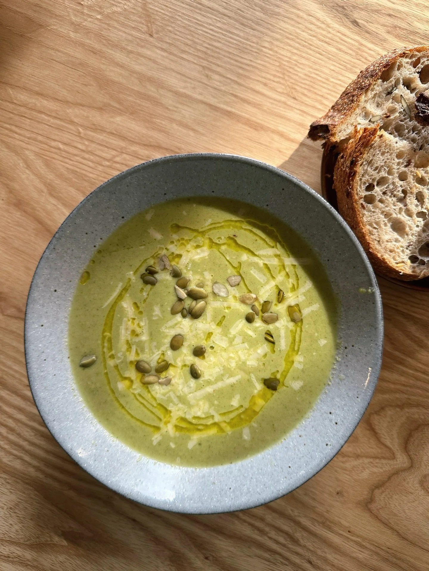 November Moments of Magic ✨

1. Soup season began with a broccoli &amp; cheddar classic
2. The first frosty morning
3. A Dunkeld day trip with the always epic bakery goods from @aranbakery 
4 &amp; 5. A 4 day EXPANSIVE course with @drsarahmadigan 
6.