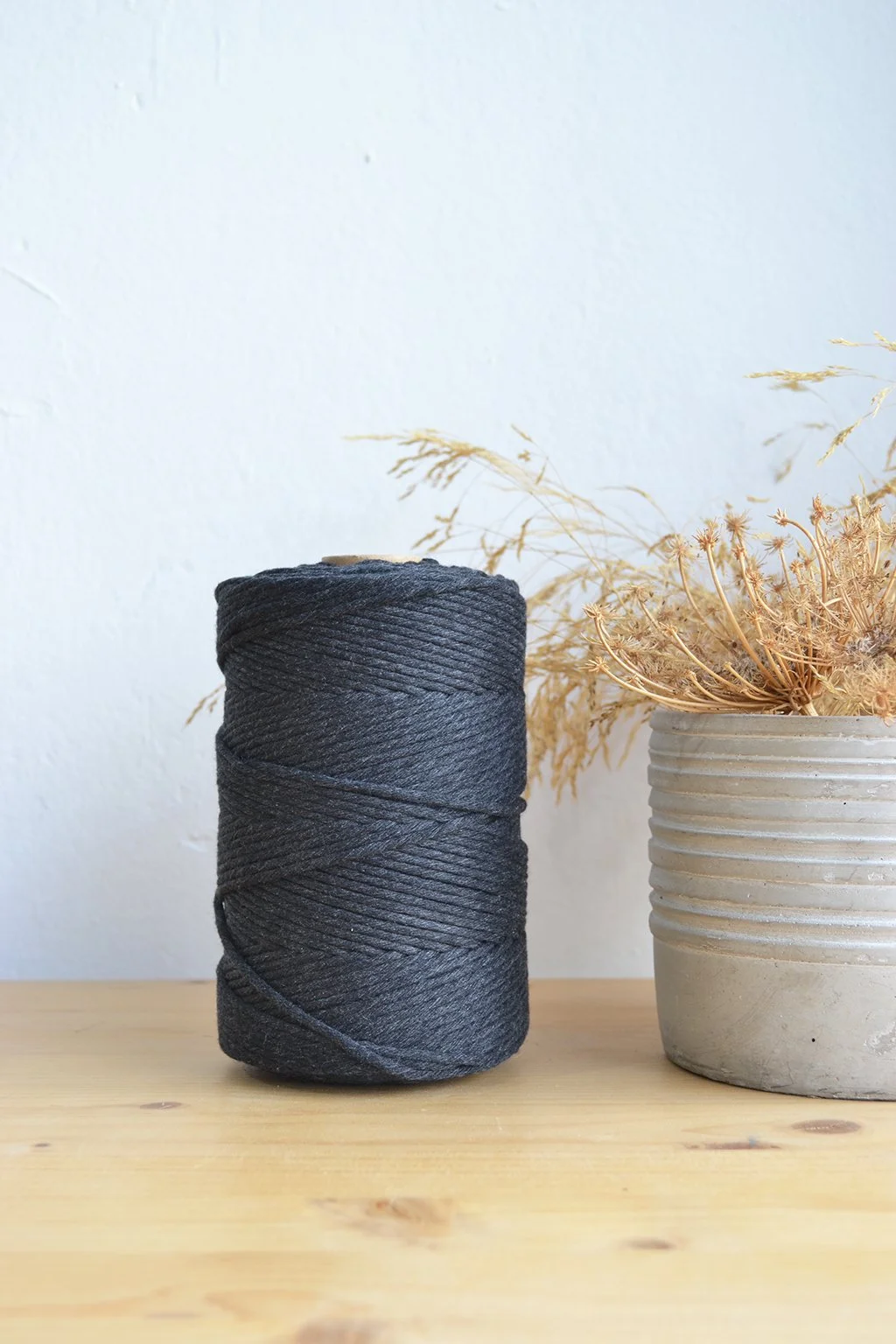 3mm 3mm μονοκλωνο βαμακερό νημα μακραμε ανθρακί dark grey.jpg