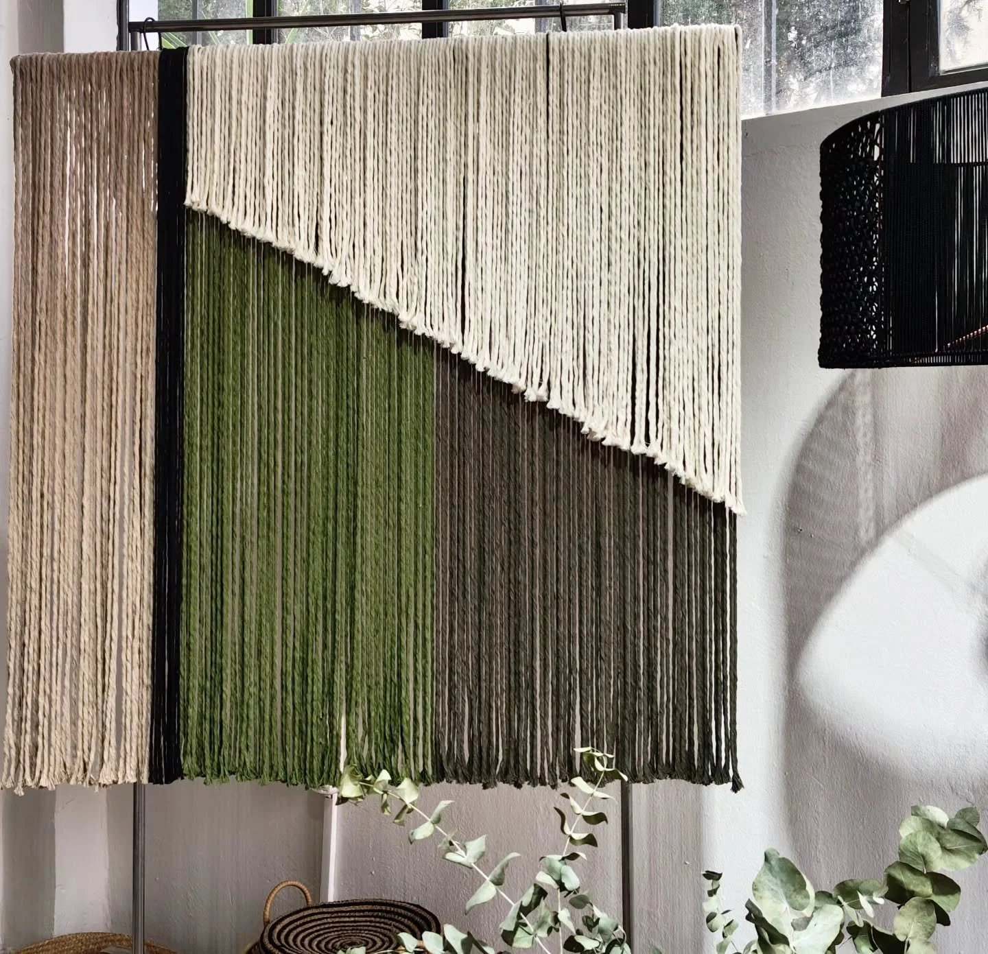 Fiber art piece, plain and simple.
.
.
.
.#&mu;&alpha;&kappa;&rho;&alpha;&mu;&epsilon;&kappa;&omicron;&upsilon;&rho;&tau;&iota;&nu;&alpha; #&delta;&iota;&alpha;&chi;&omega;&rho;&iota;&sigma;&tau;&iota;&kappa;&omicron;&chi;&omega;&rho;&omicron;&upsilo