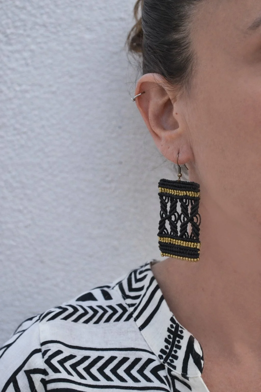 macrame ethnic boho earrings handmade jewelry έθνικ μακραμέ μπόχο σκουλαρίκια black gold μαύρο χρύσο.jpg