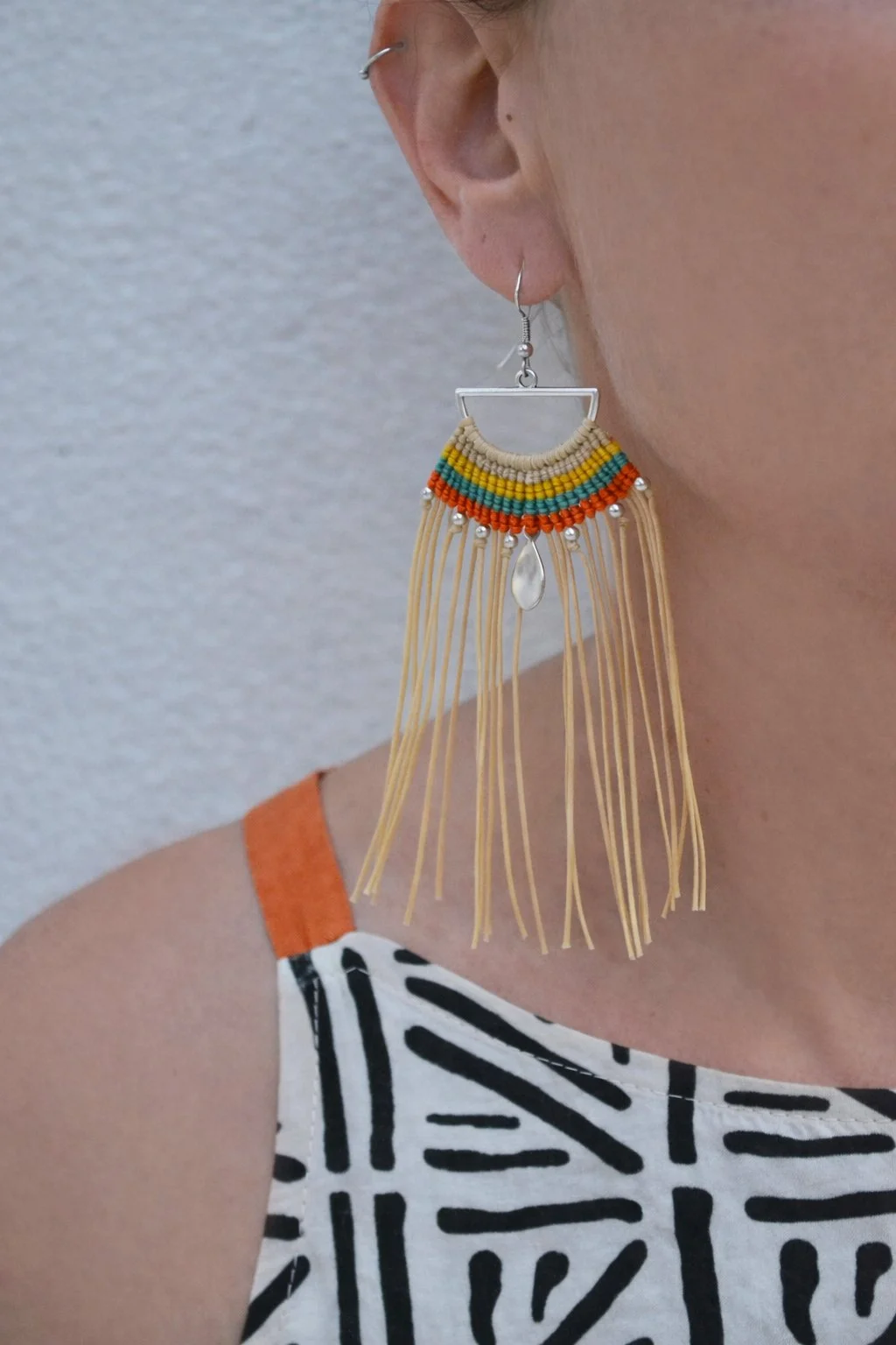 macrame boho semi-hoop earrings handmade jewelry ethnic έθνικ μακραμέ μπόχο σκουλαρίκια ημίκυκλο κρόσσια μπεζ πορτοκαλί κίτρινο μέντα beige yellow orange mint.jpg