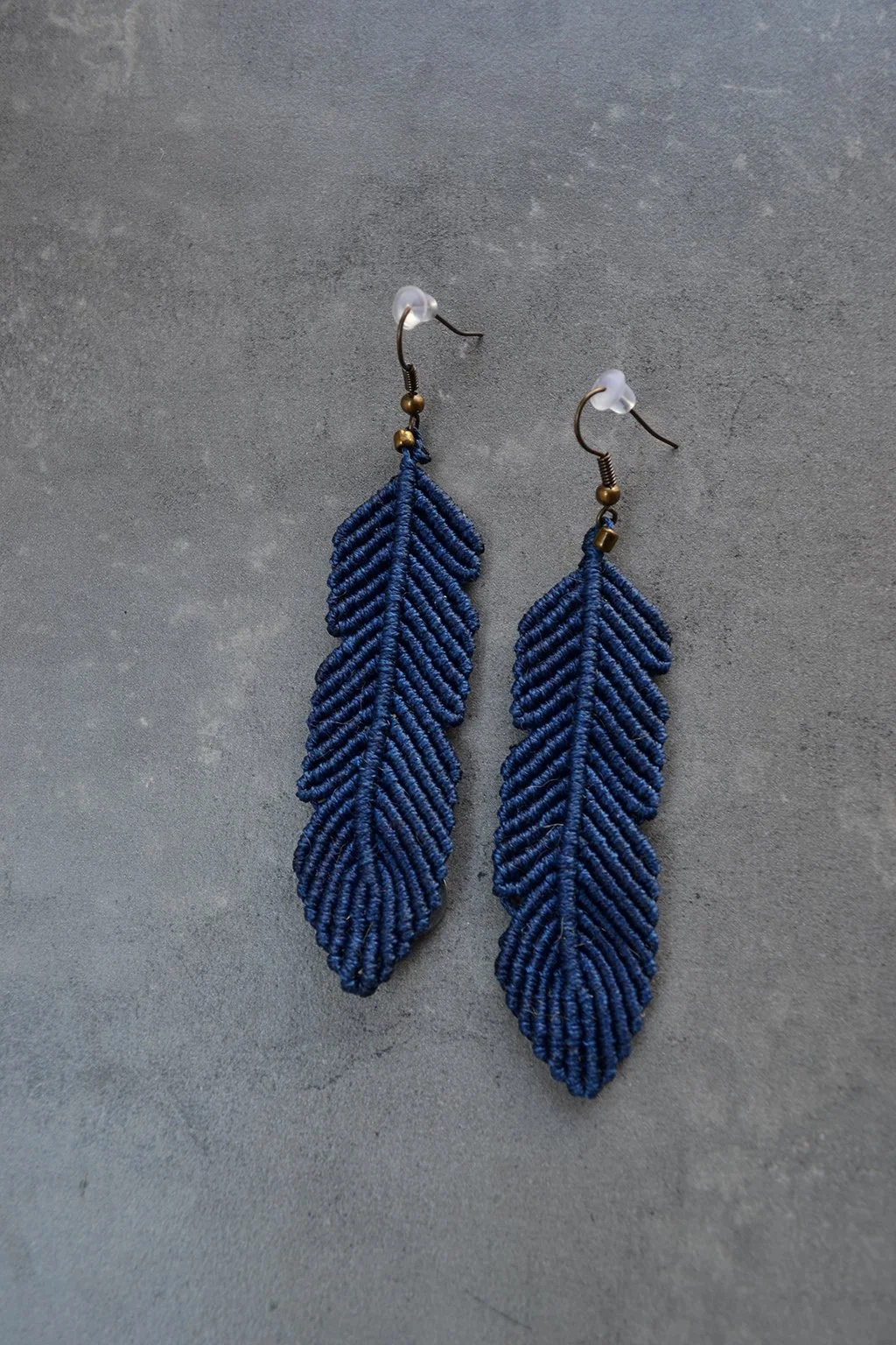 macrame earrings feathers blue boho μακραμε σκουλαρικια φυλλα φτερα μπλε μποχο αξεσουαρ accessories.jpg