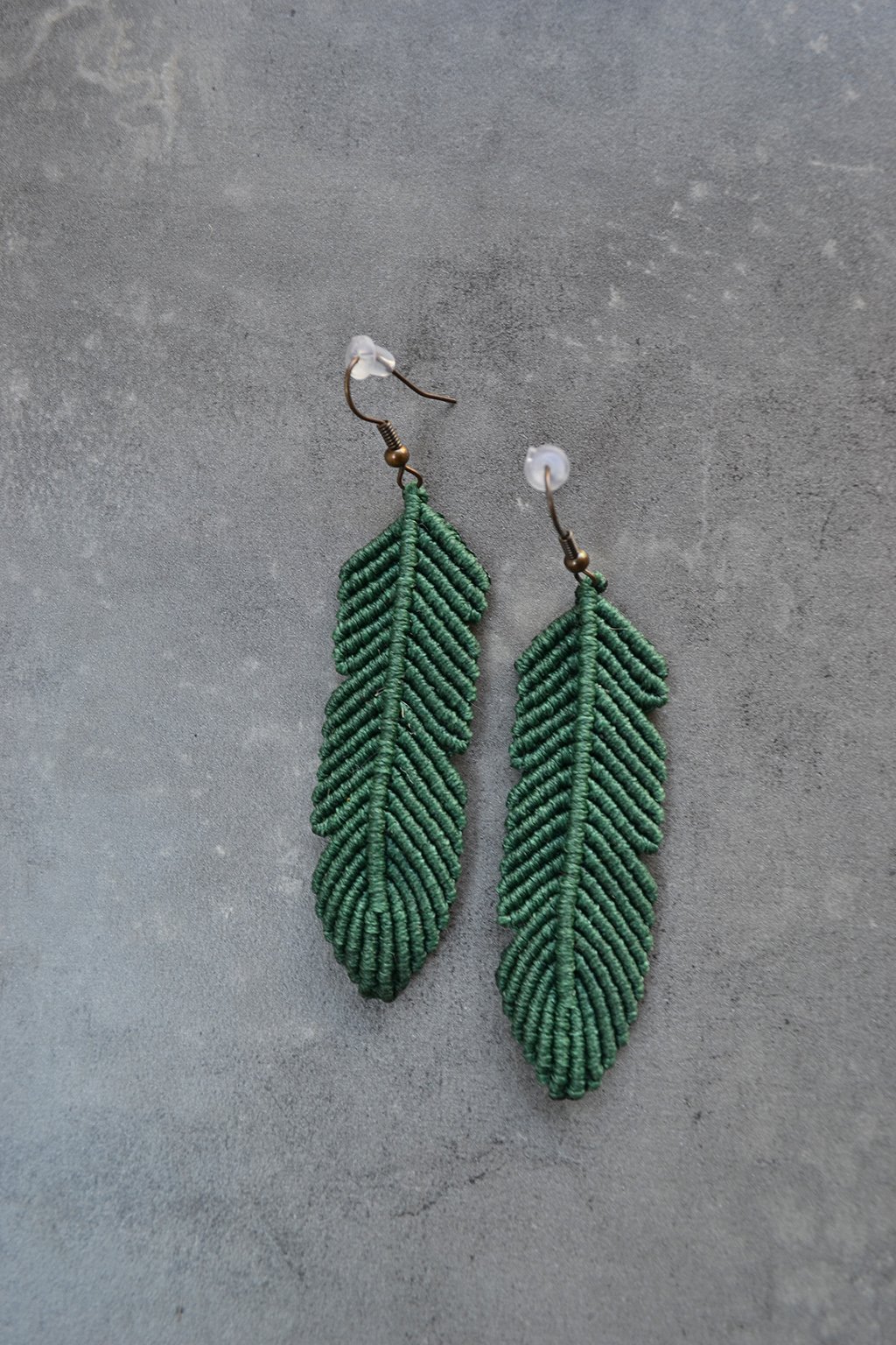 macrame earrings feathers green boho μακραμε σκουλαρικια φυλλα φτερα πράσινα μποχο αξεσουαρ accessories.jpg