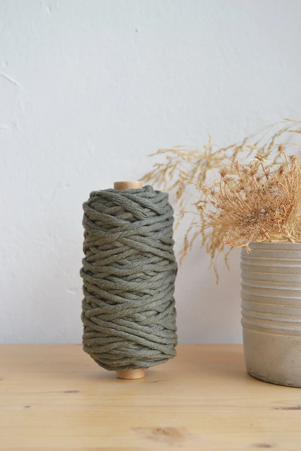 3mm μονοκλωνο βαμβακερό νήμα λαδί πράσινο olive green μακραμέ.jpg