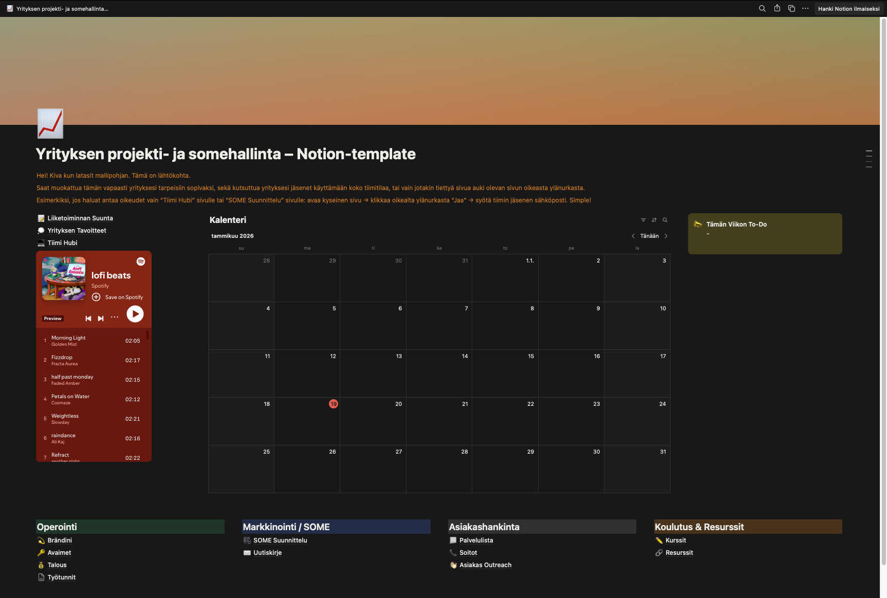 Tietokoneen näytössä näkyvä suunnittelu- ja projektinhallintasivu suomenkielellä. Oikeassa yläkulmassa näkyy kalenteri tammikuussa 2026, vasemmassa reunassa musiikkisoitin ja linkkejä eri osioihin, kuten liiketoiminta, tavoitteet ja tiimi.