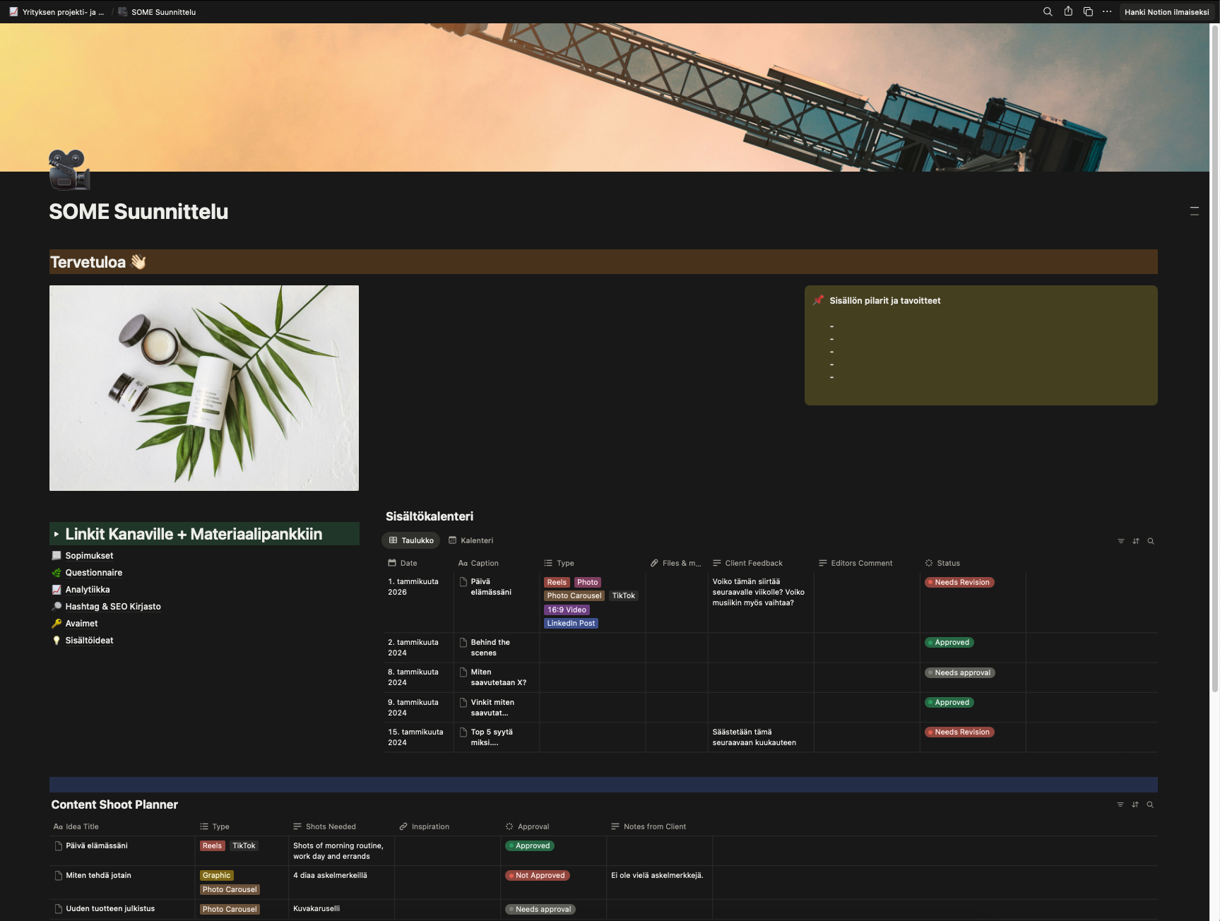 Verkkosivun suunnittelu, jossa on musta tausta, sisältää valokuvan luonnonkasveista ja kosmetiikkatuotteista, sisältää kalentereita, tehtävälistoja ja sisältösuunnitelmia.