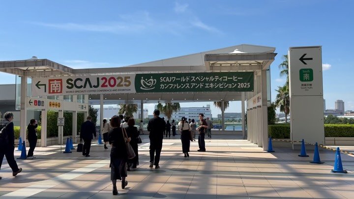 コーヒー業界の今を感じるために、SCAJ2025 ワールド・スペシャルティコーヒー展示会に行って来ました！

人混みは好きではありませんが、手軽にコーヒーについて知る最高のチャンスはコレ。
中はアイドルのライブぐらいの人と熱気でしたが、私もコーヒーでお世話になっている方々とお会いして、お話しが、できてとっても楽しかったです！
また、ふらりと立ち寄ったブースで知り合った素敵な方々と商品に出会えて大興奮！
Project Kobo Placeに戻って、学んだ美味しさをお客様と分かち合うのが待ち遠しい
