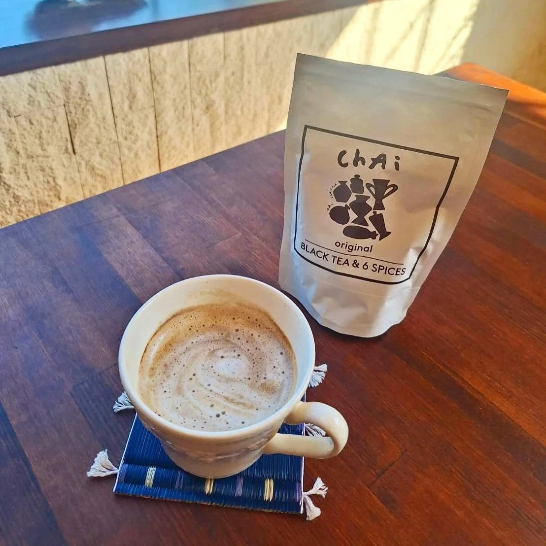 SCAJ 2025展示会でふらりと立ち寄ったu R nブース。
コーヒー展示会にチャイのメーカーさんかぁ。
面白いな！と思いながら試飲してみたら、美味しくてビックリ！
PKPのお客様にきっと喜んで頂けると思い、早速購入しました。
アイスでもホットでも美味しいです。
お日様が隠れている日、朝夕など最近急に冷えて来ましたよね。
是非このスパイシーなチャイを楽しみながら温まって下さい。

#宮津コーヒー焙煎  #宮津スペシャルティコーヒー販売　#天橋立スペシャルティコーヒー #プロジェクト工房 #プロ